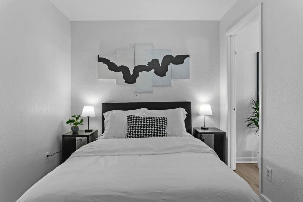 Zebra House - Close 2 all TampaBay has to offer view 3