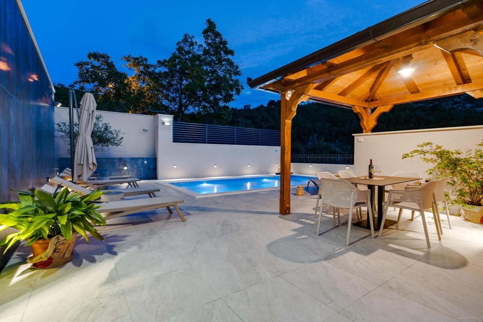 Charming Villa Perina with private heated pool