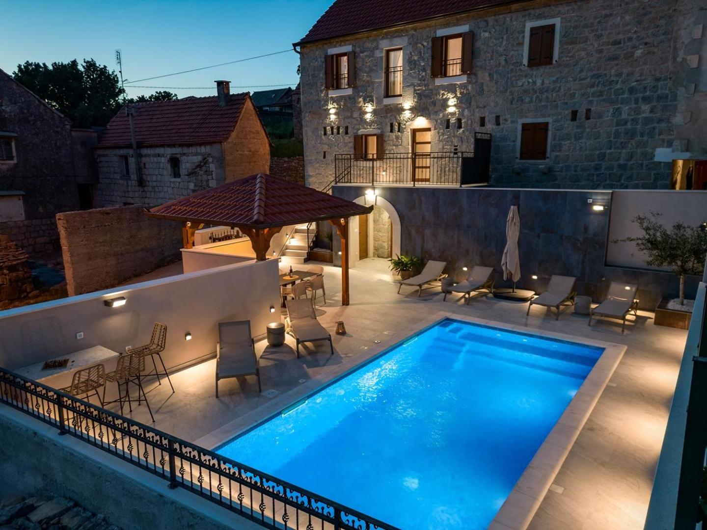 Charming Villa Perina with private heated pool