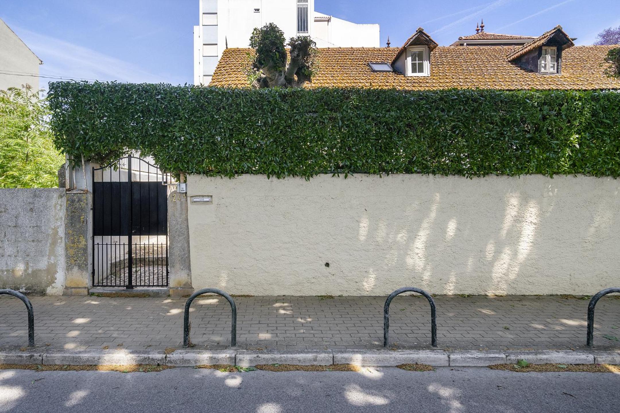 WHome Amazing House in Carcavelos historical center w/ private patio & BBQ view 2