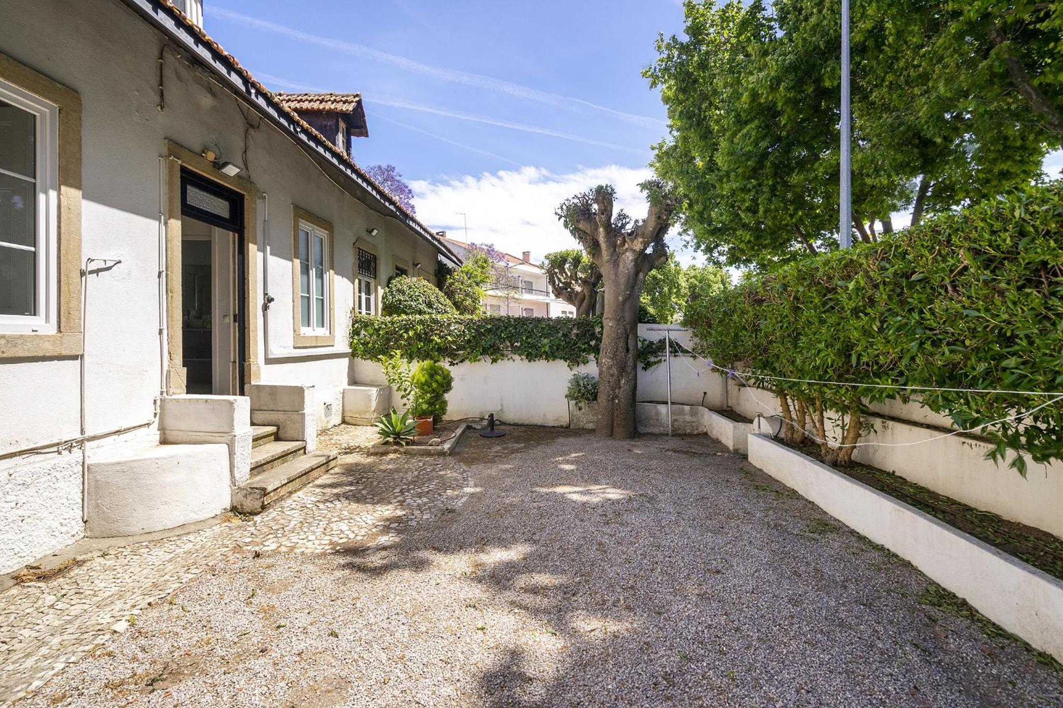 WHome Amazing House in Carcavelos historical center w/ private patio & BBQ view 5