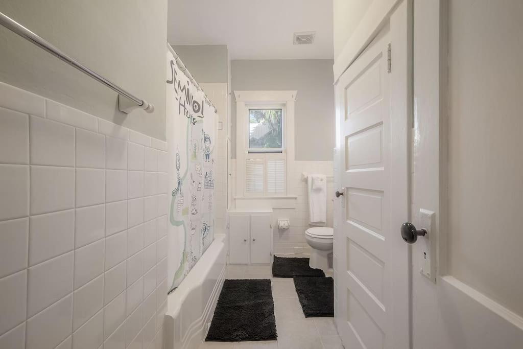 Historic & Cozy Bungalow by Downtown view 2