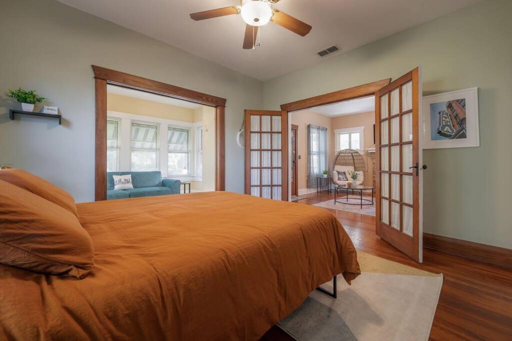Historic & Cozy Bungalow by Downtown view 5