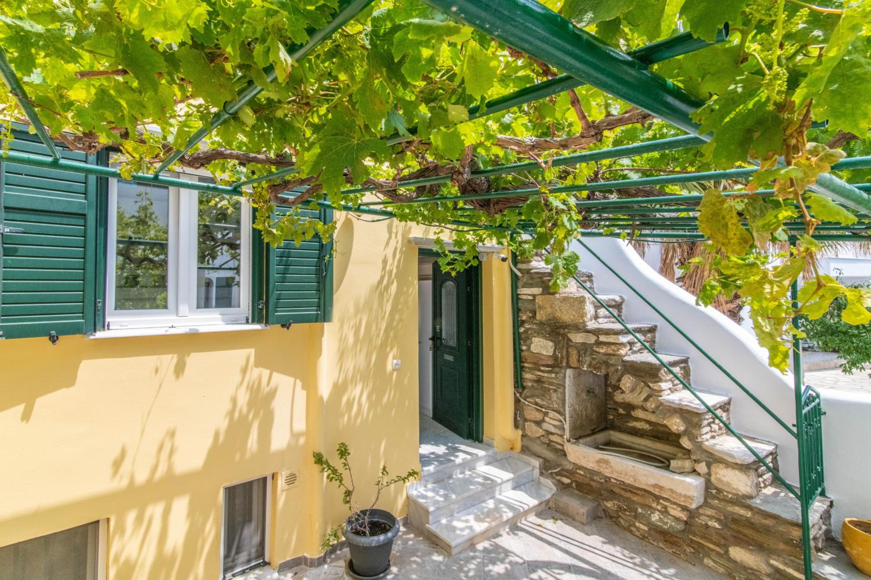 Hotel Chora 5 - Central Rooms by TinosHost - Image 1