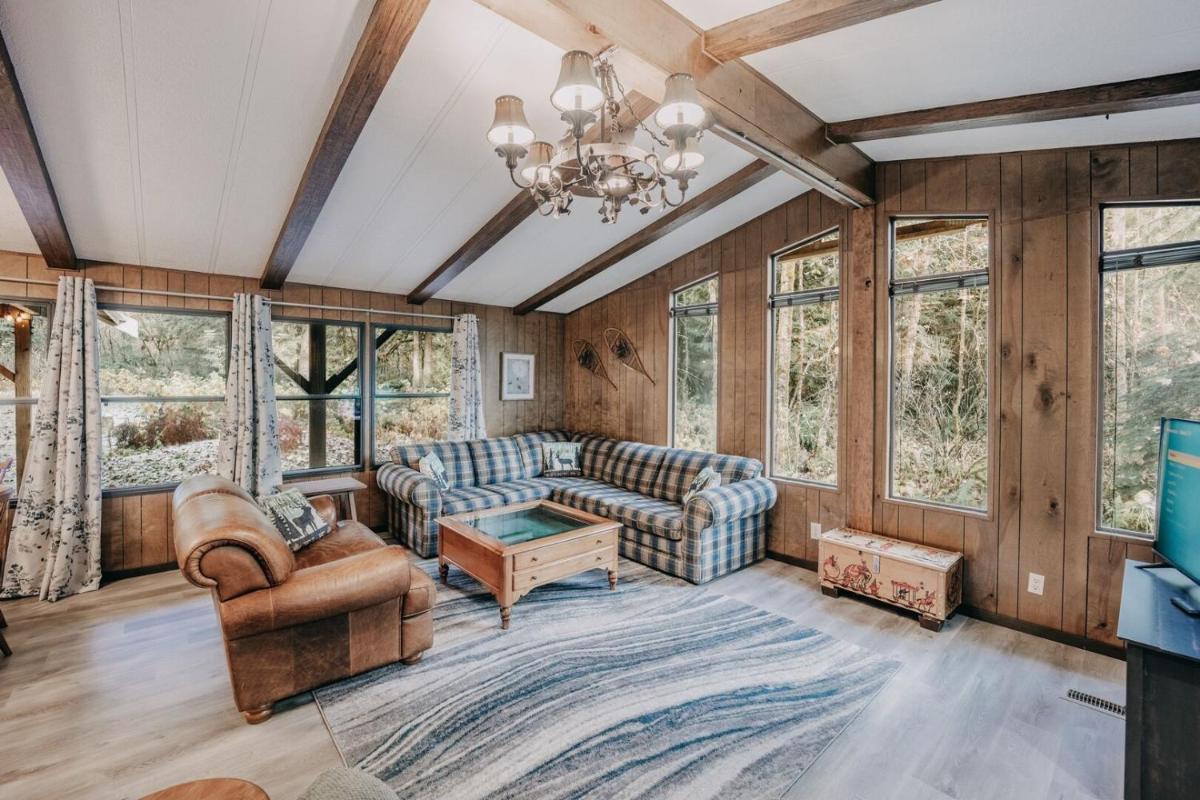 42MF - WiFi - Hot Tub - BBQ home