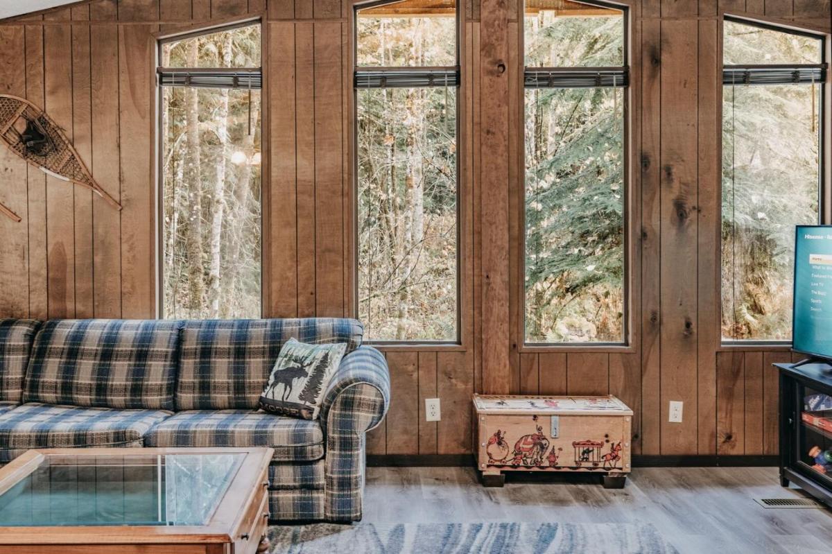 42MF - WiFi - Hot Tub - BBQ home
