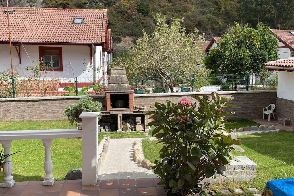 POSADA de BUSTIELLO,poblado de interés cultural, Cercano a finales de etapas de la vuelta ciclista de España