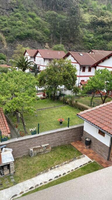 POSADA de BUSTIELLO,poblado de interés cultural, Cercano a finales de etapas de la vuelta ciclista de España