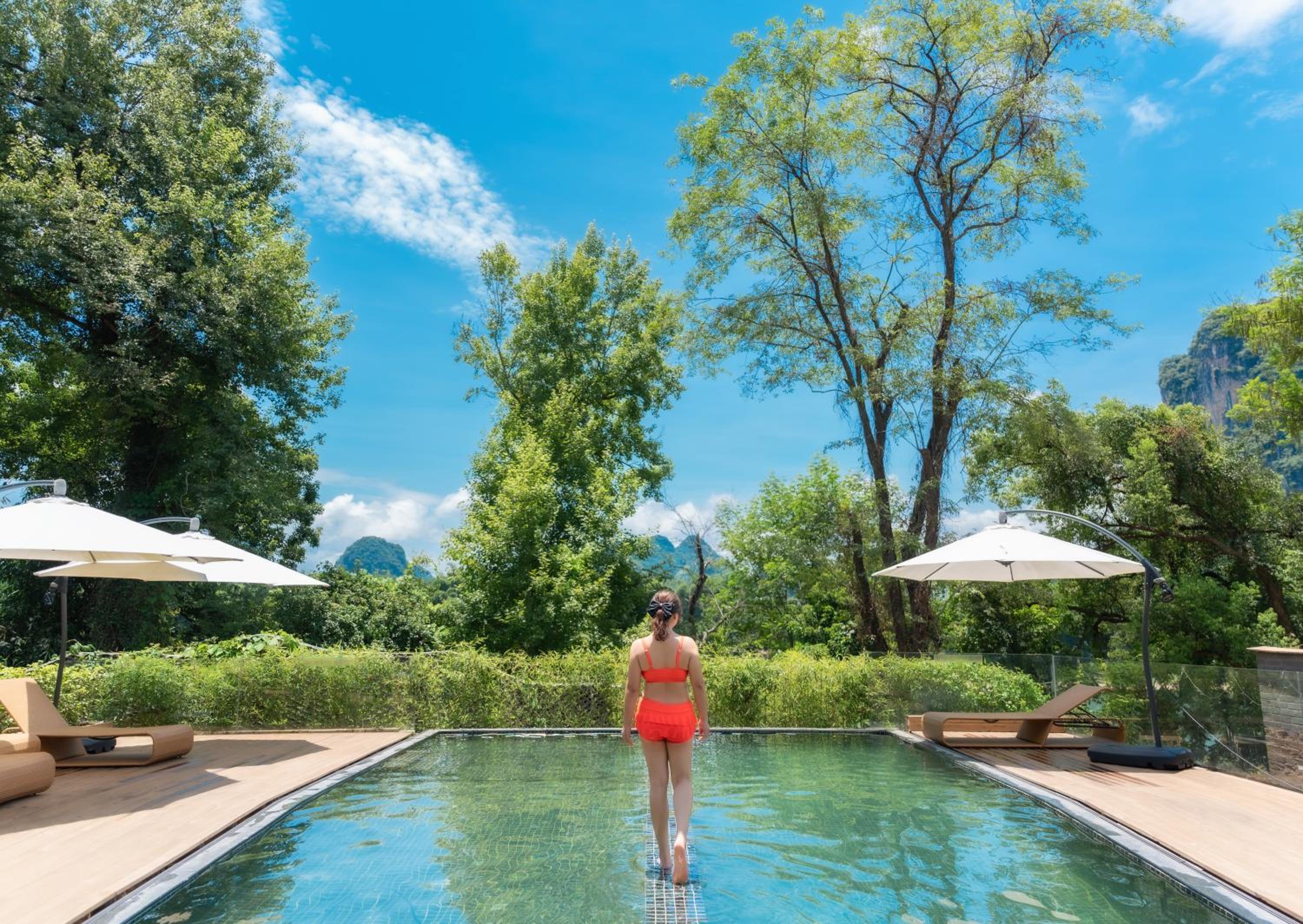 Yangshuo River Lodge Hotel--English speaking team&Swimming pool&Activties organized&Free pick up from Airport or TS over 3 nights