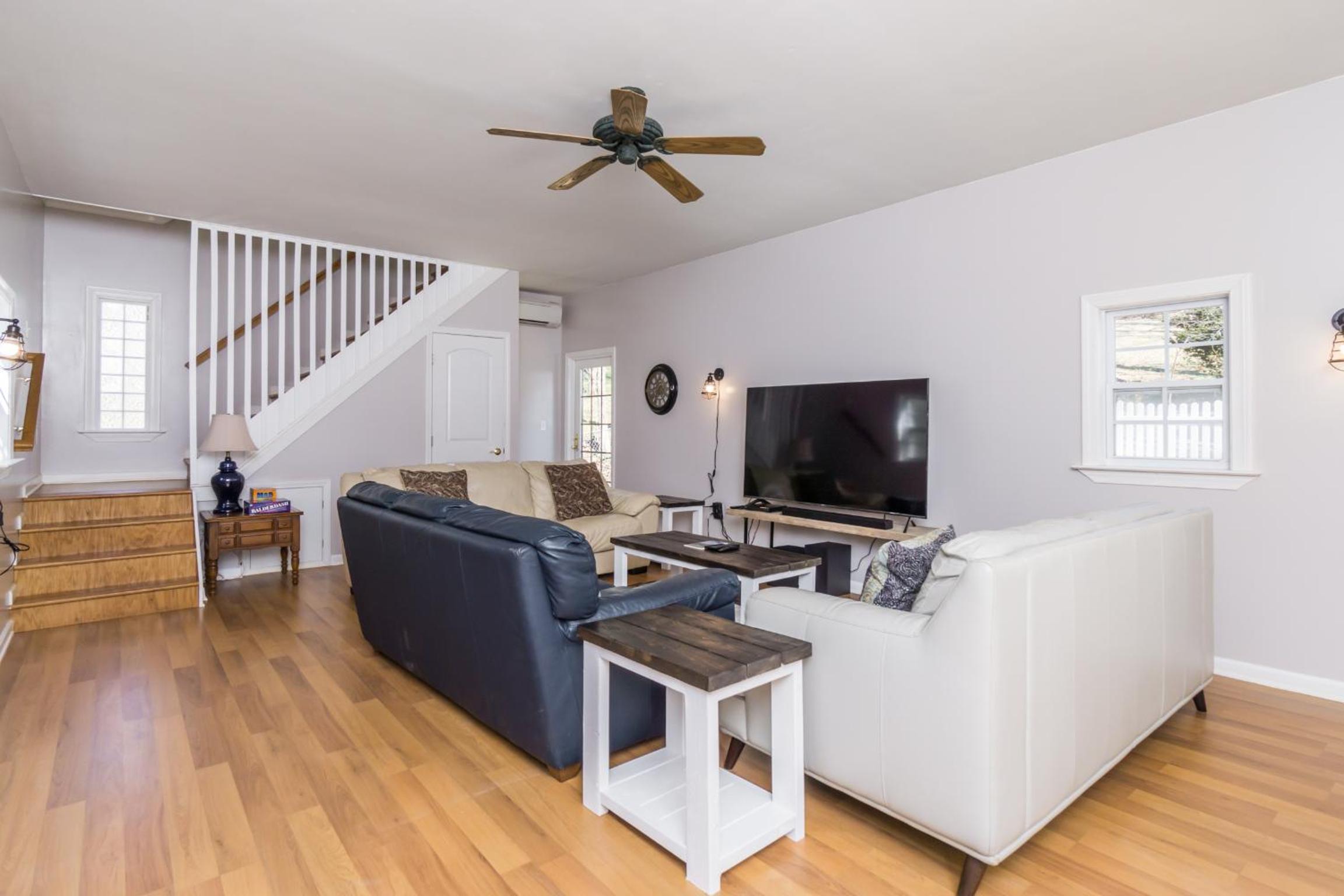 Downtown Family Retreat - 5 Beds & 3.5 Baths view 2