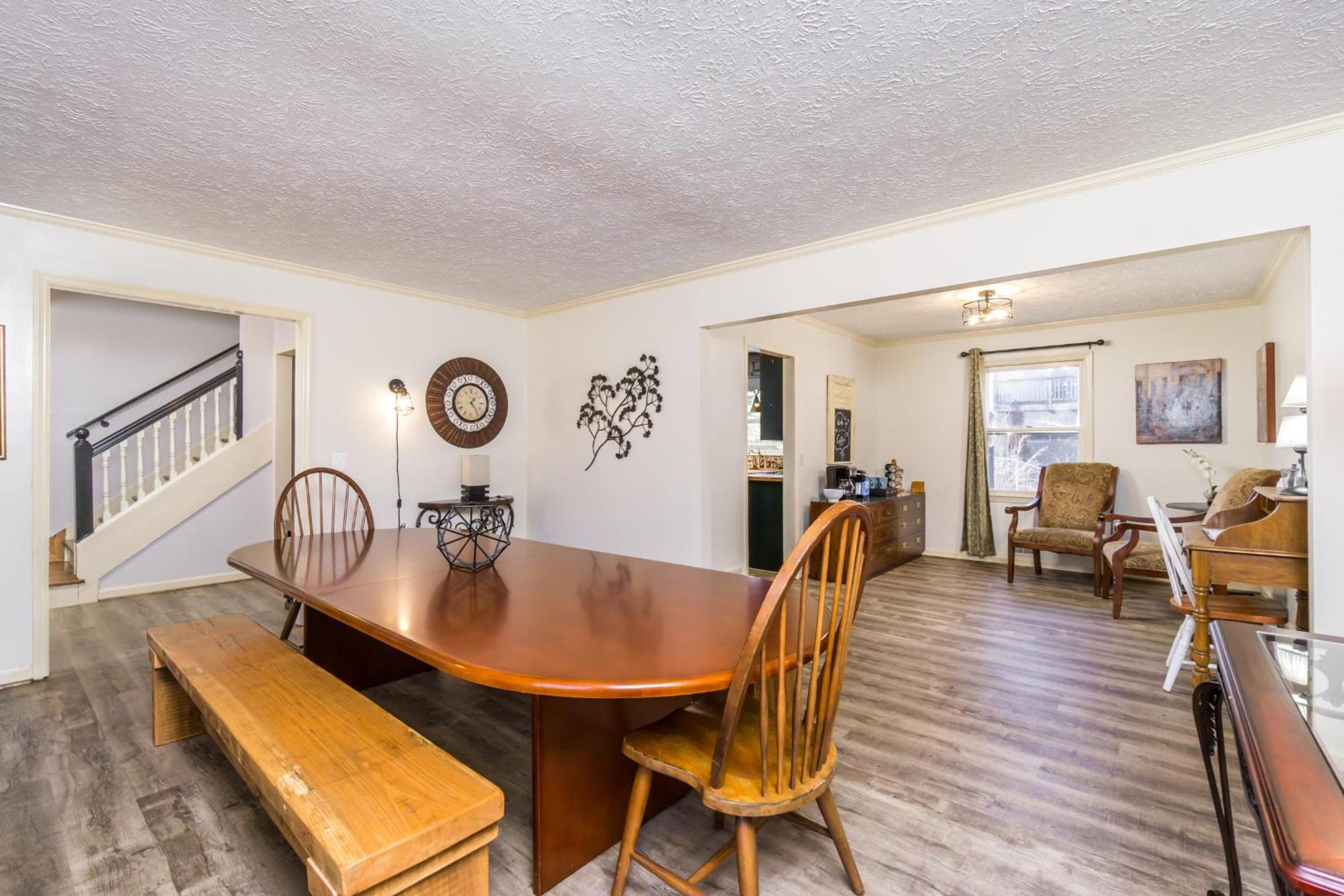 Downtown Family Retreat - 5 Beds & 3.5 Baths view 5
