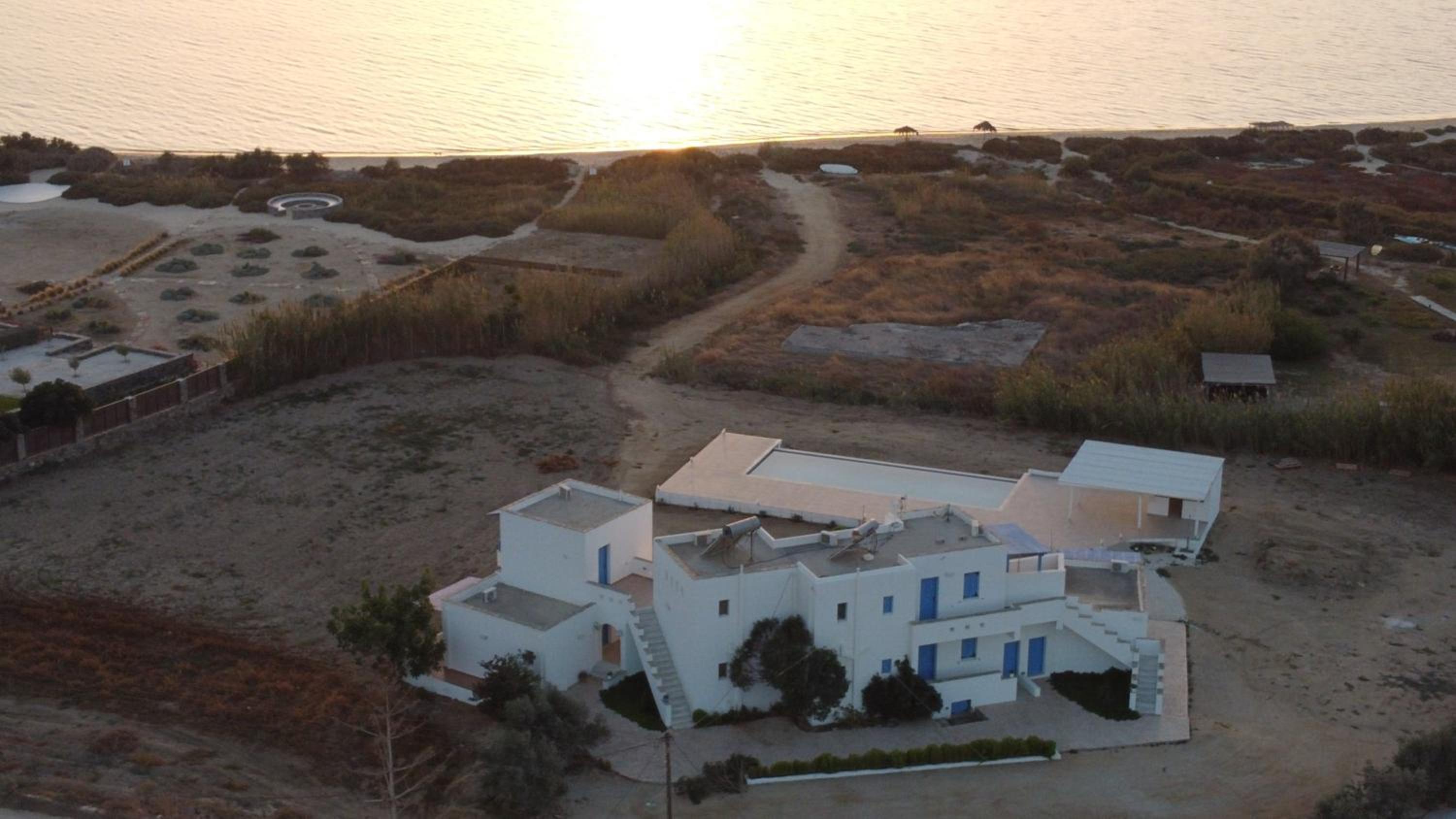 Hotel Amodari studios on the beach - Image 1
