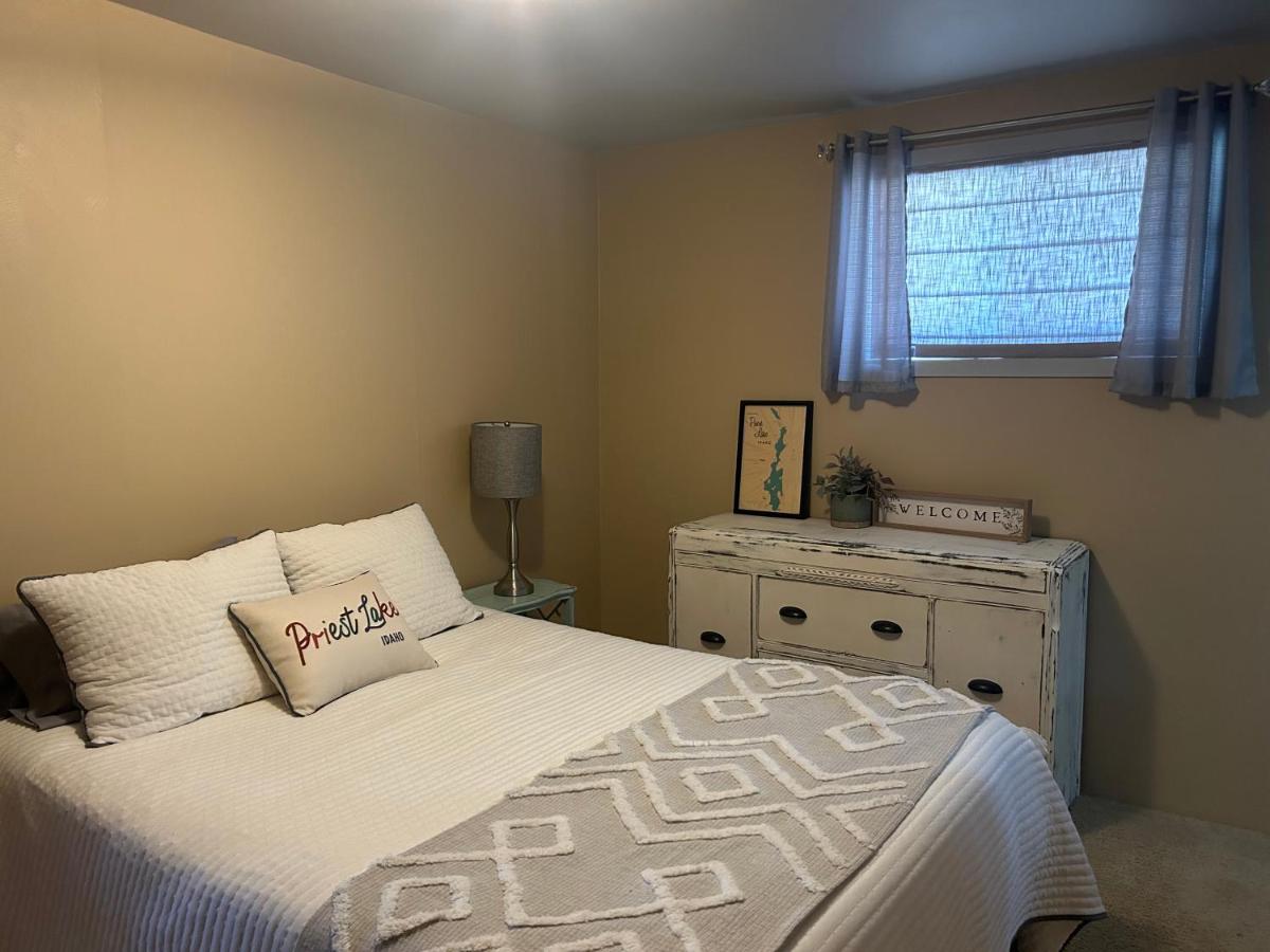 Beautiful Bungalow and Bunk House, Close to Lake view 2