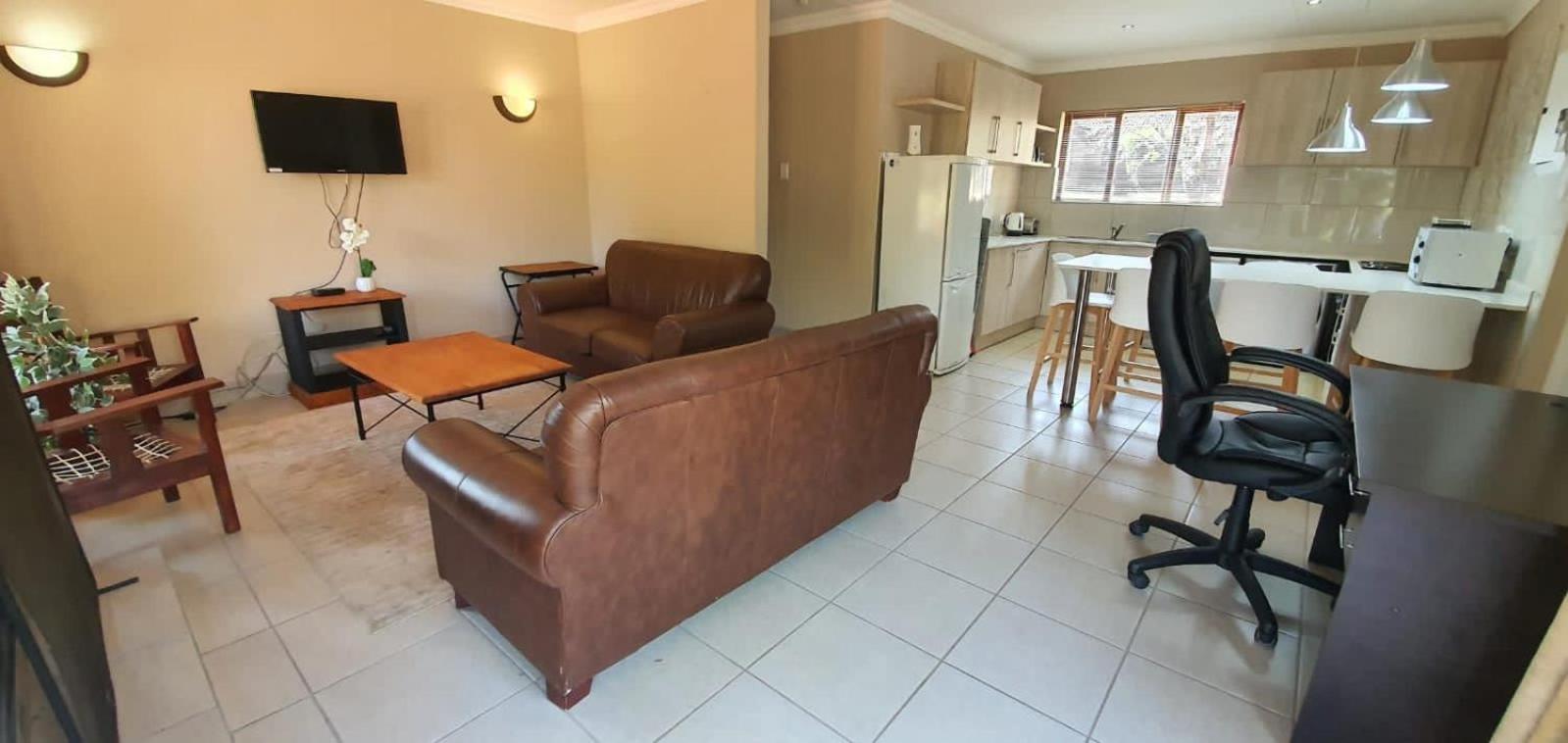 3-Bedroom House, Greenway Woods, White River view 3