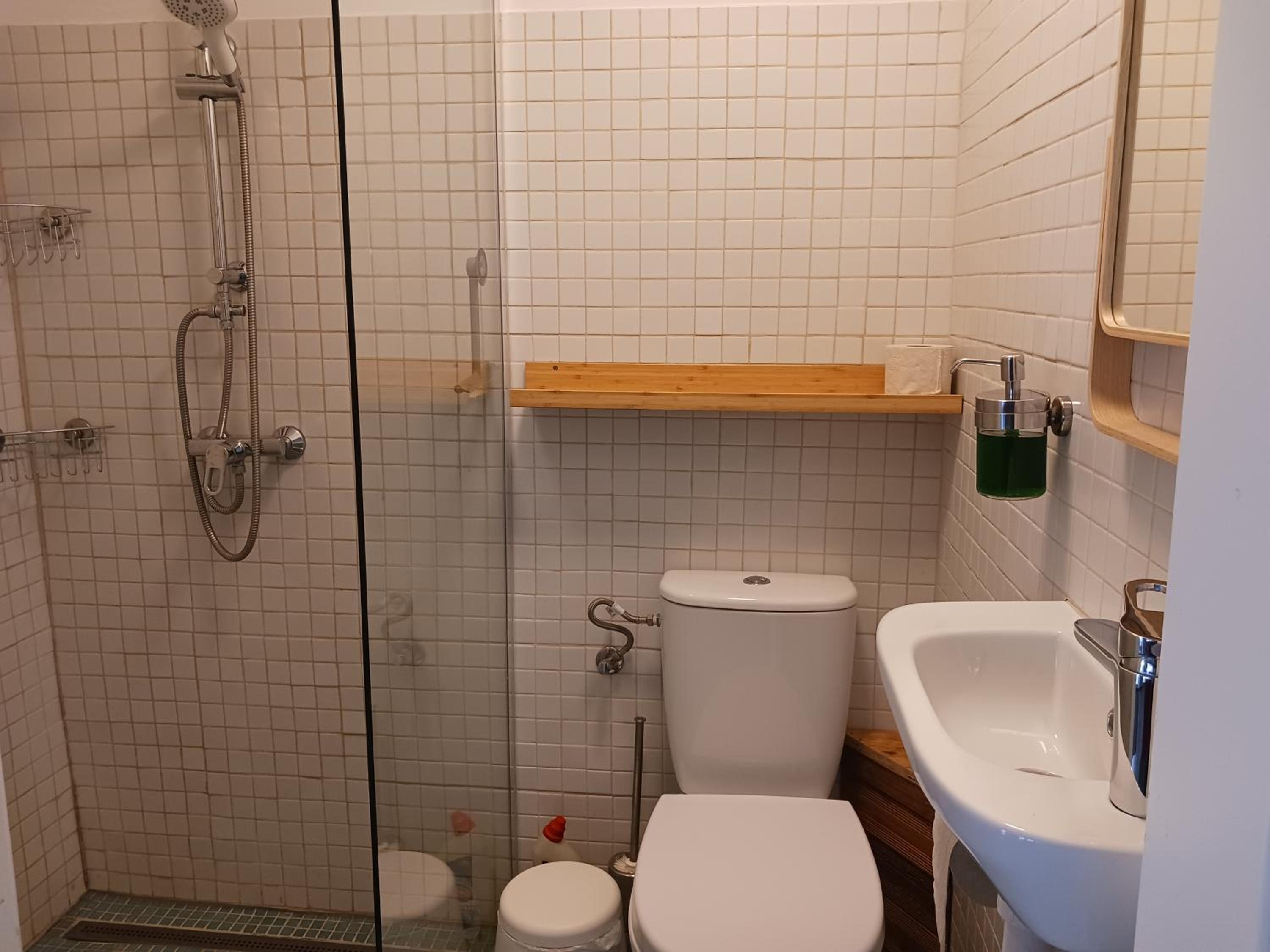 Squat Deluxe Berlin, the hostel