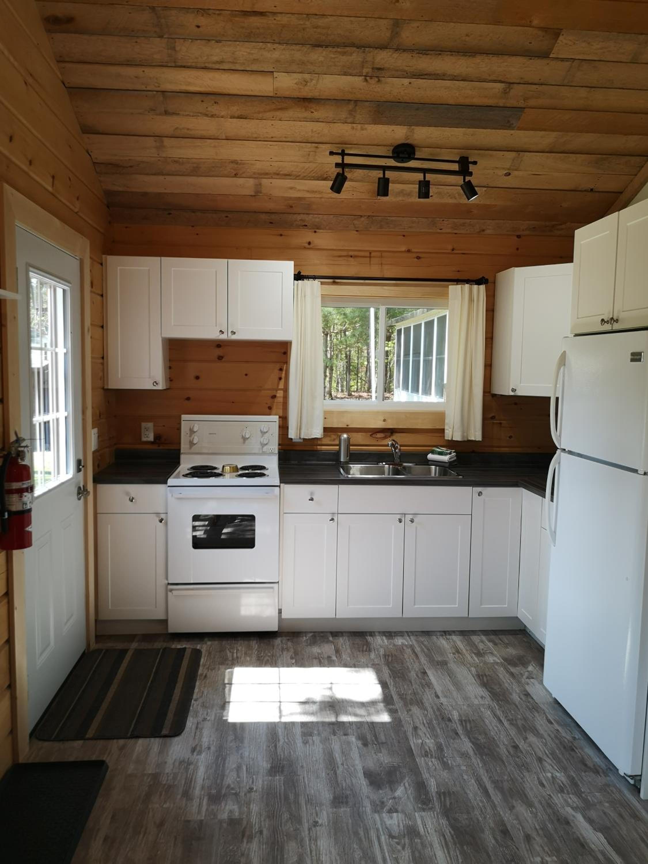 The Pines Cottage Resort view 4