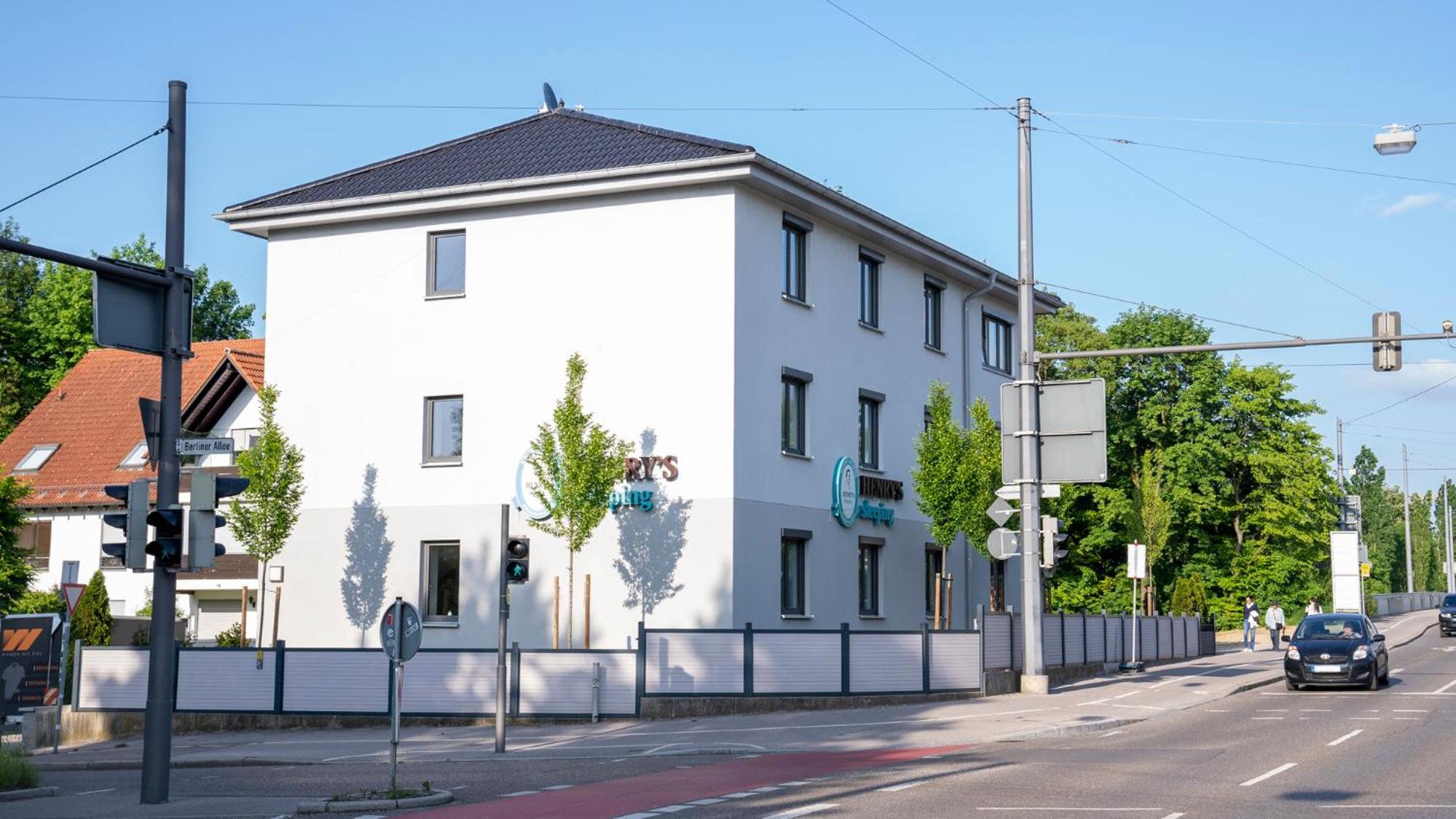 Henrys Sleeping am Augsburger Eiskanal