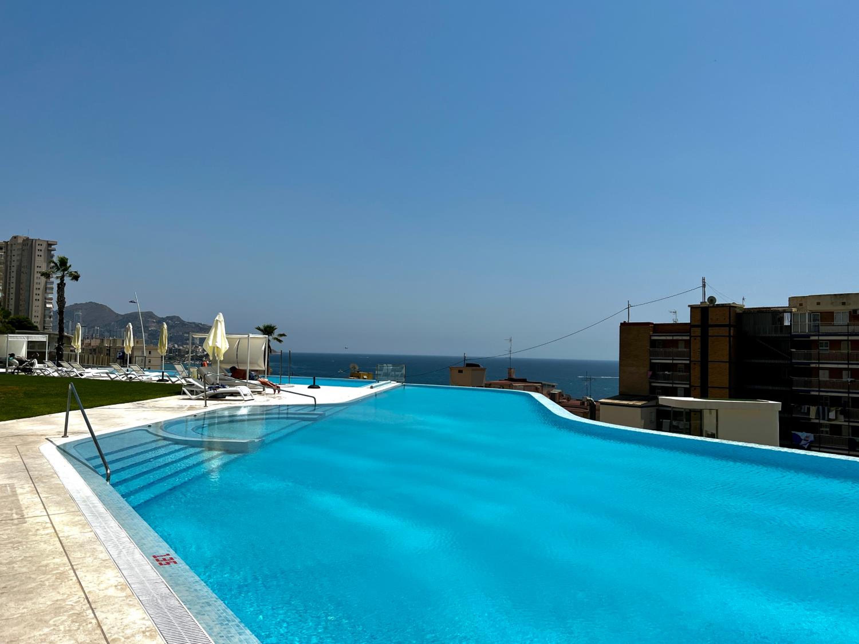 Hotel Luxury apartment with stunning sea views in Sunset Cliff Benidorm - Image 1