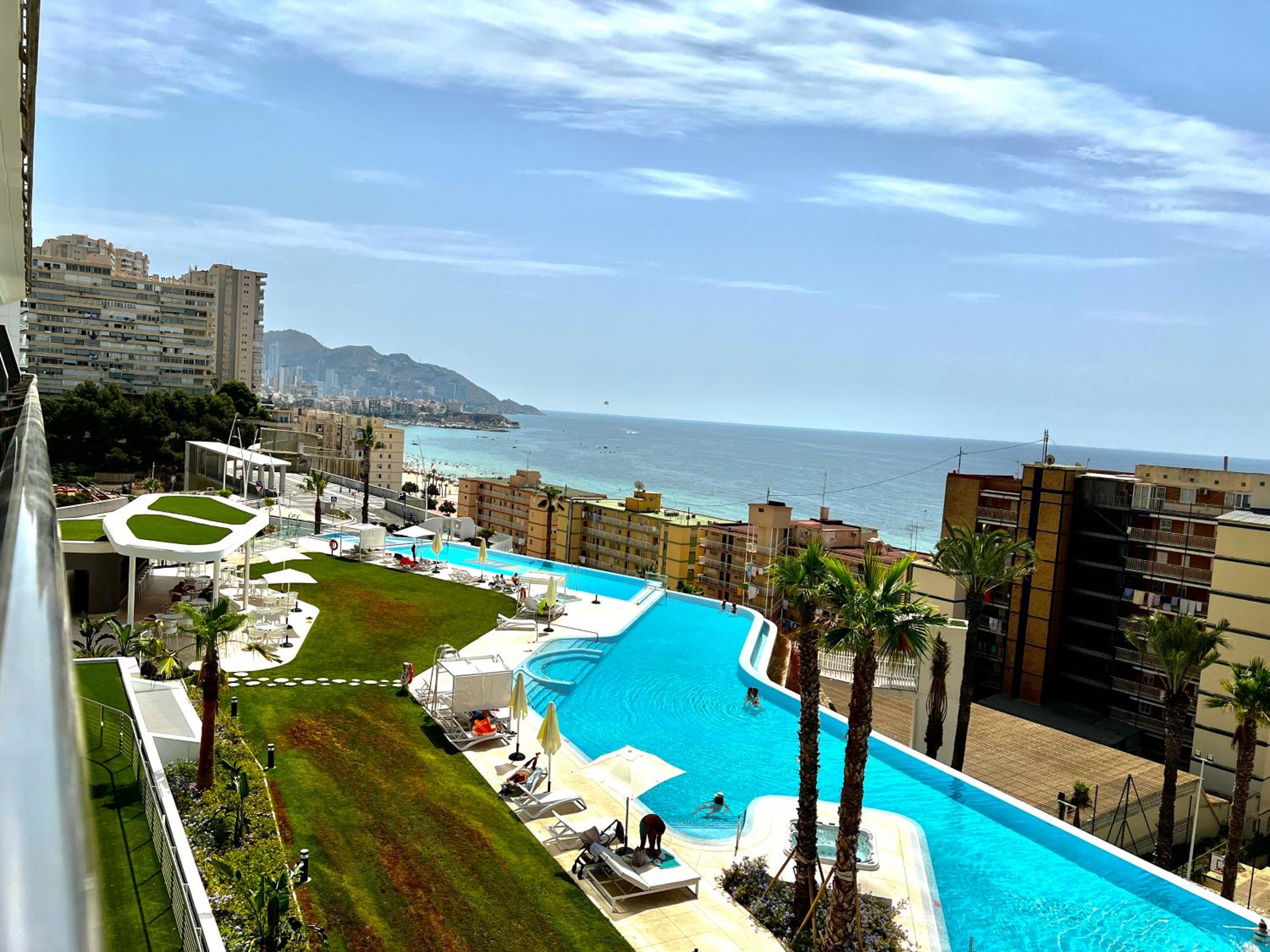 Luxury apartment with stunning sea views in Sunset Cliff Benidorm