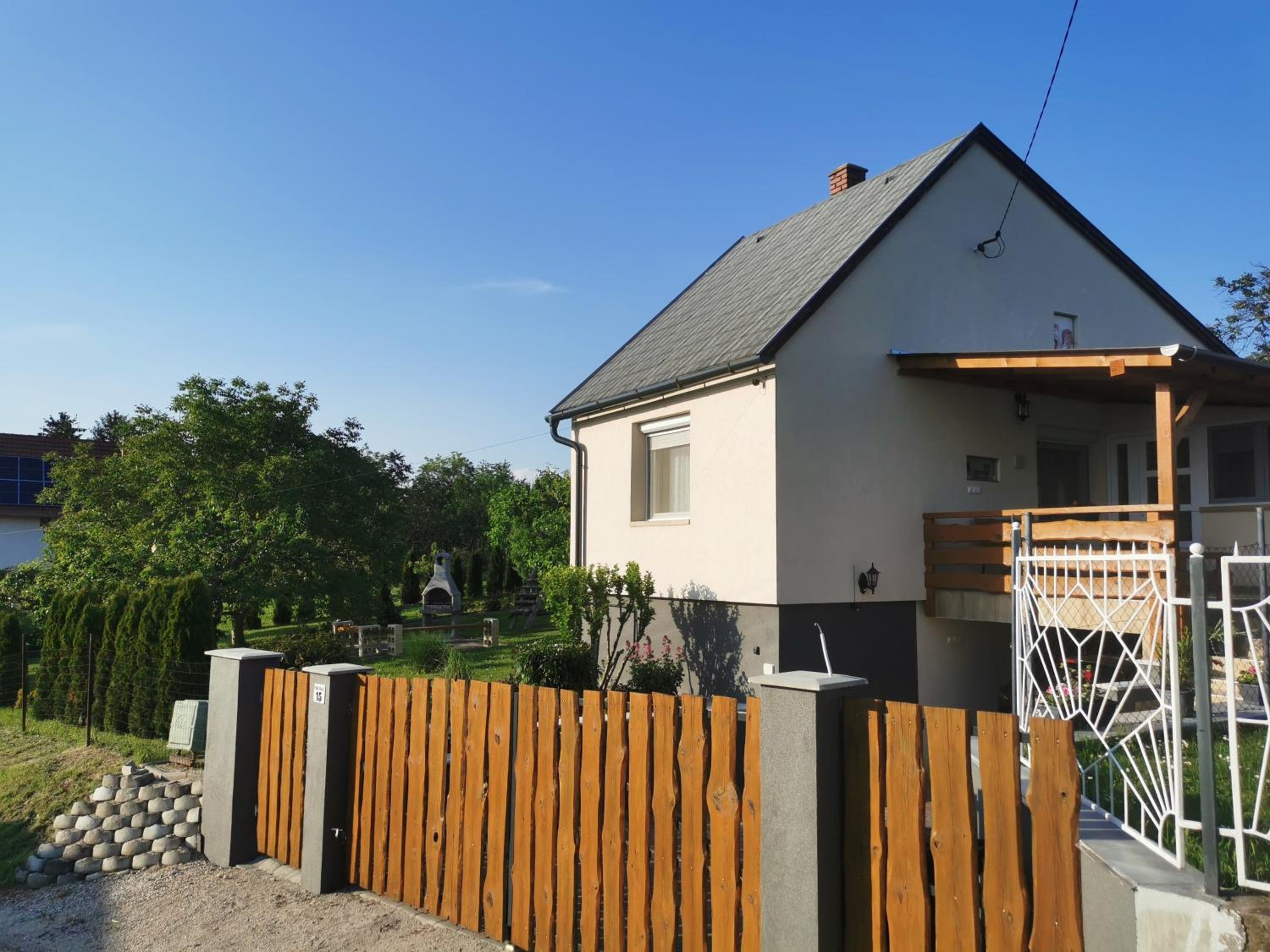 Gyöngy Apartman view 2