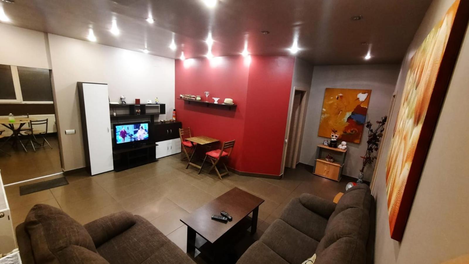 PENTHOUSE Larry view 4