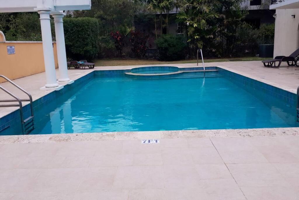 STUDIO Apt 9 Bright comfy with pool on South Coast