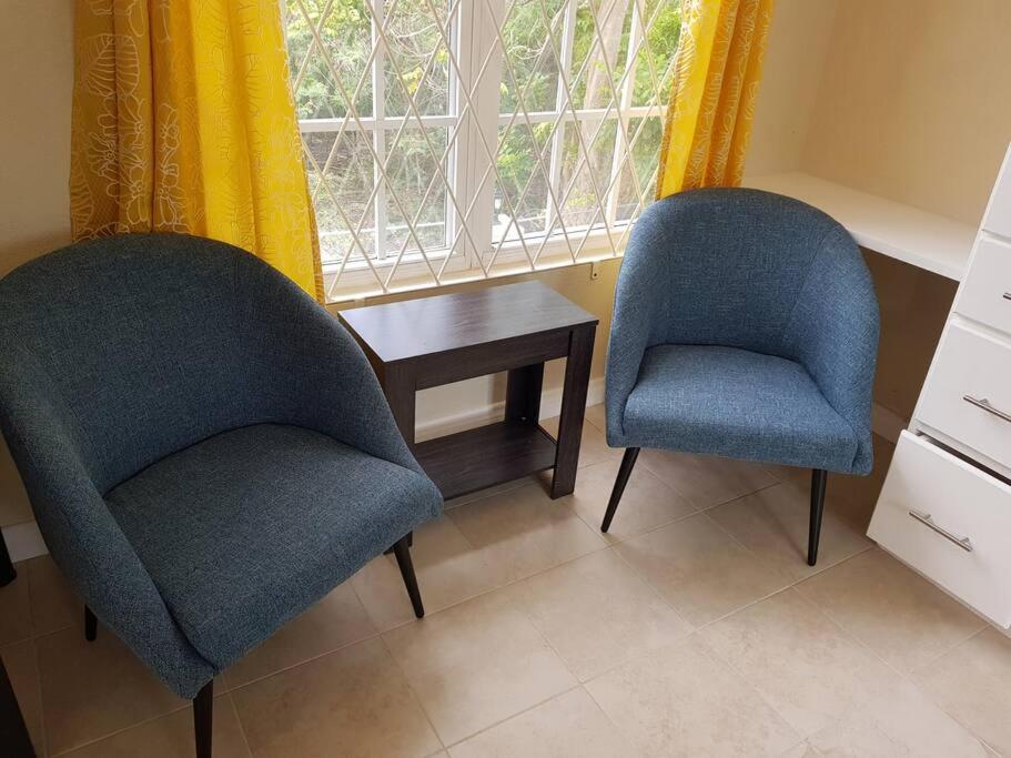 STUDIO Apt 9 Bright comfy with pool on South Coast