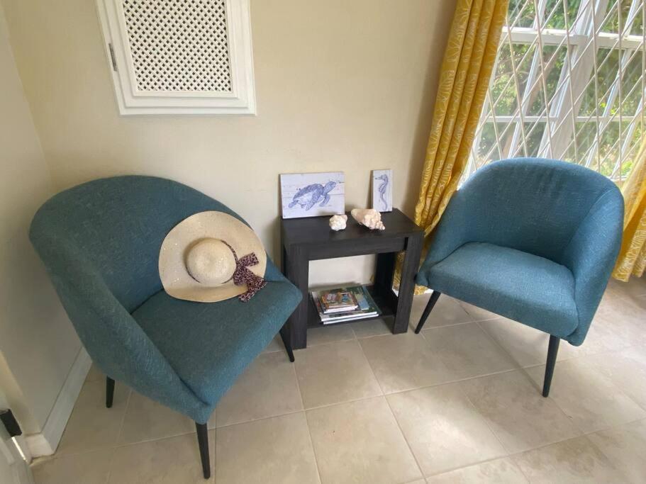STUDIO Apt 9 Bright comfy with pool on South Coast
