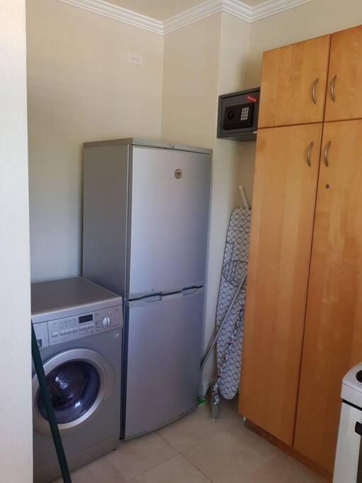 STUDIO Apt 9 Bright comfy with pool on South Coast