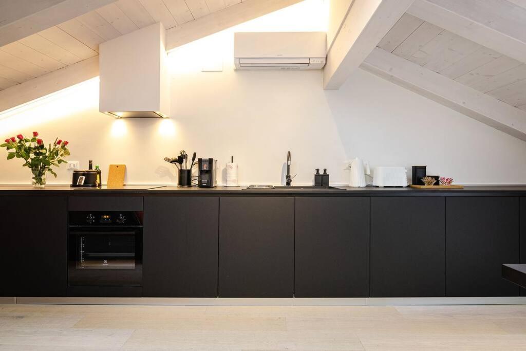 Asinelli Luxury Apartment view 5