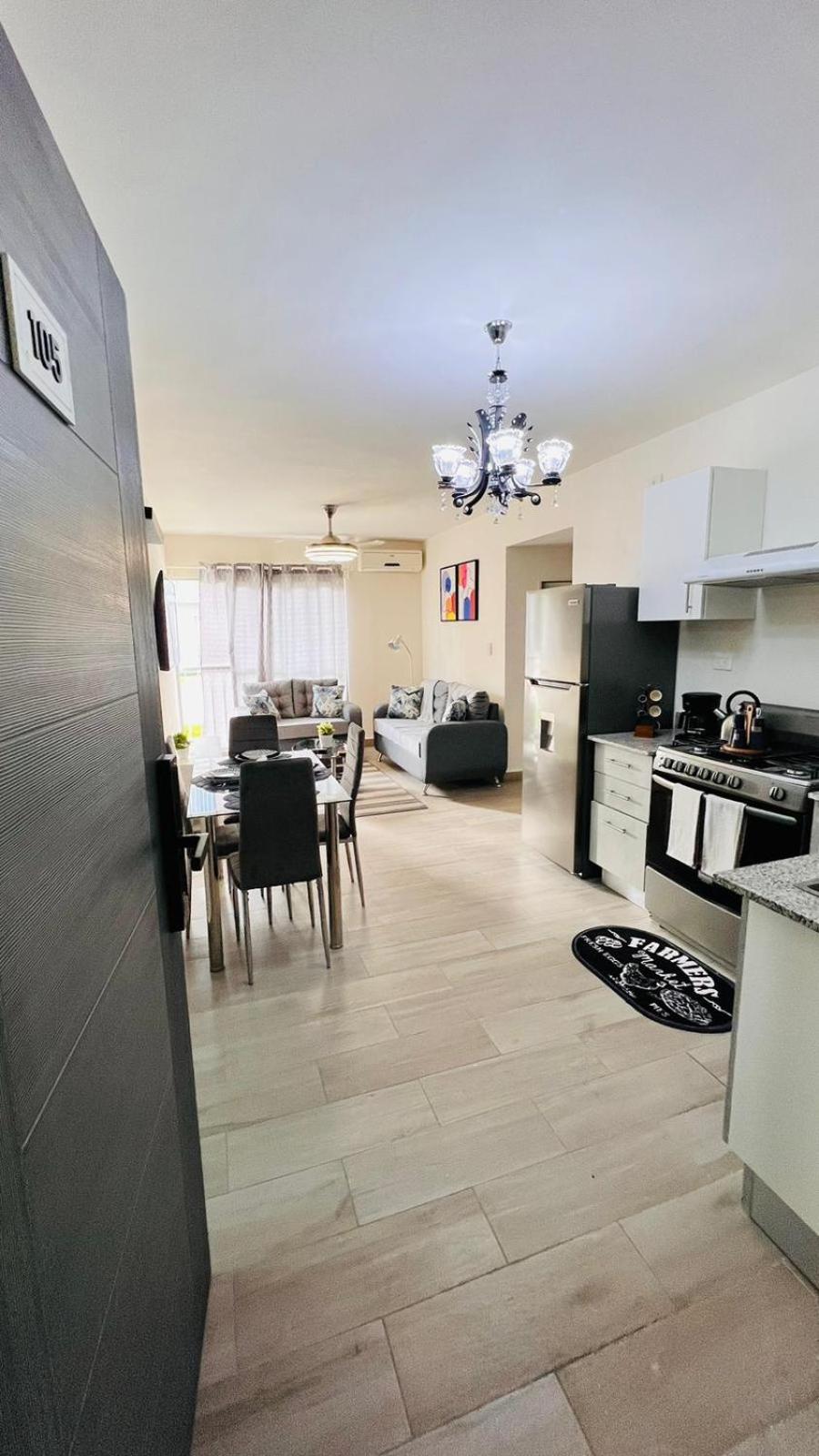 Luxurious 2 bedroom apartment with pool