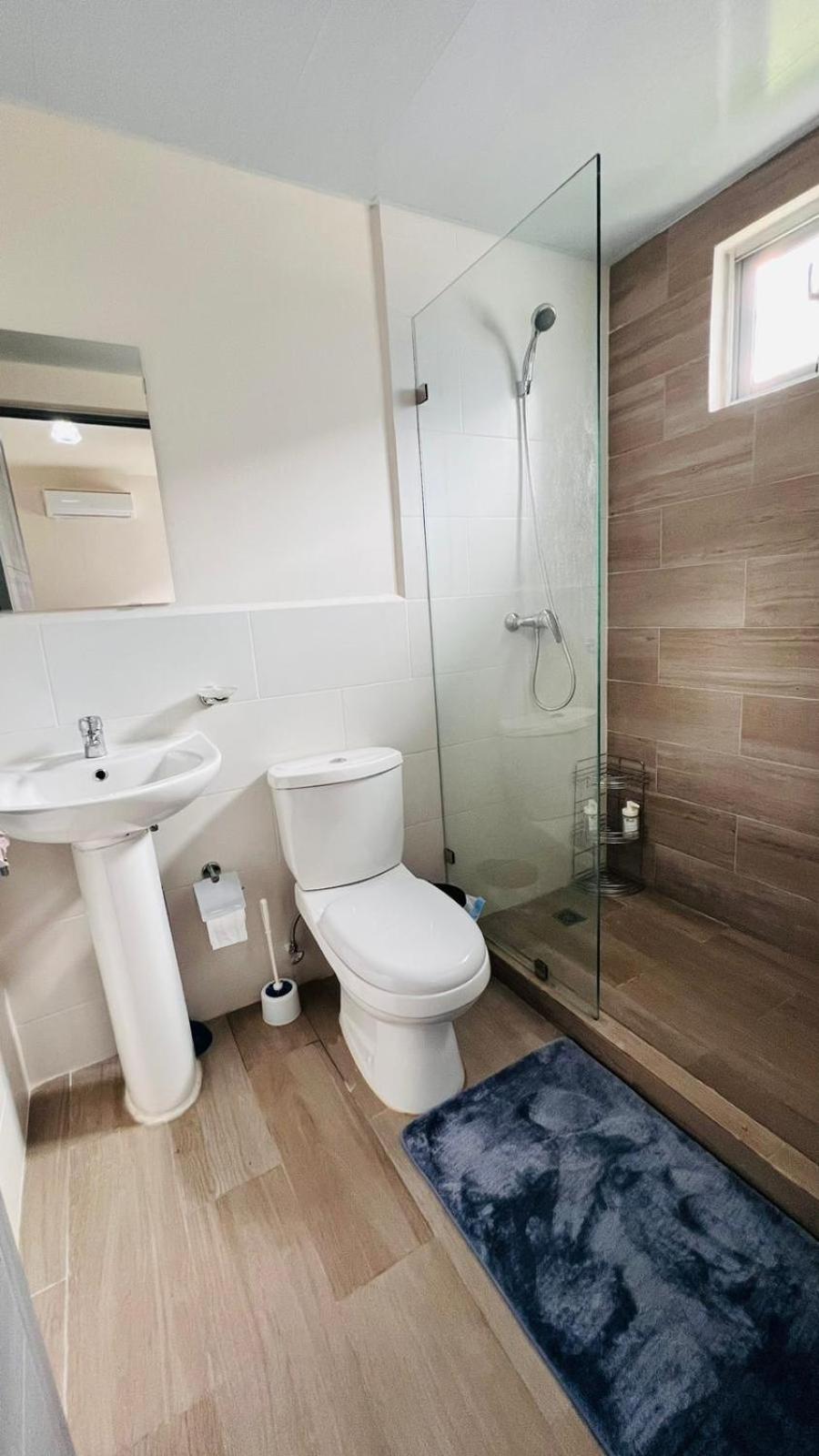 Luxurious 2 bedroom apartment with pool