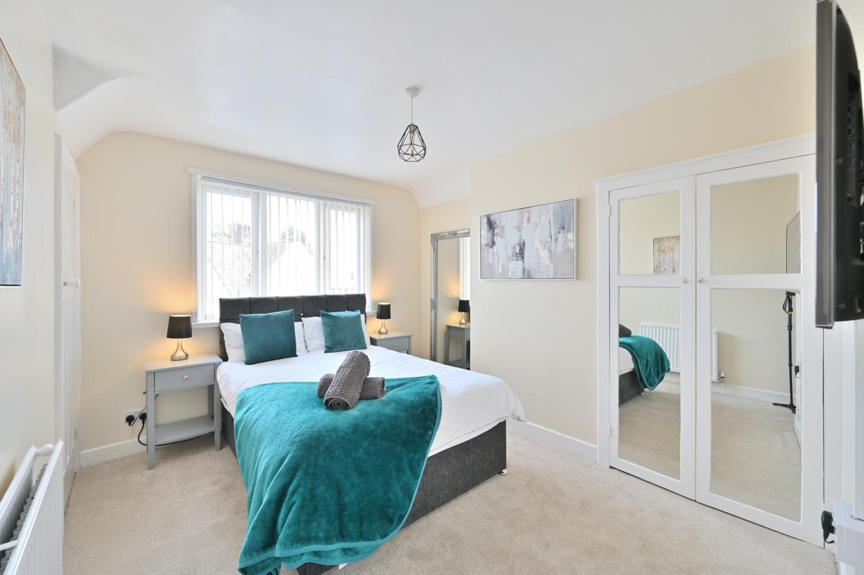 Cosy 3 Bedroom house - Bolton view 3