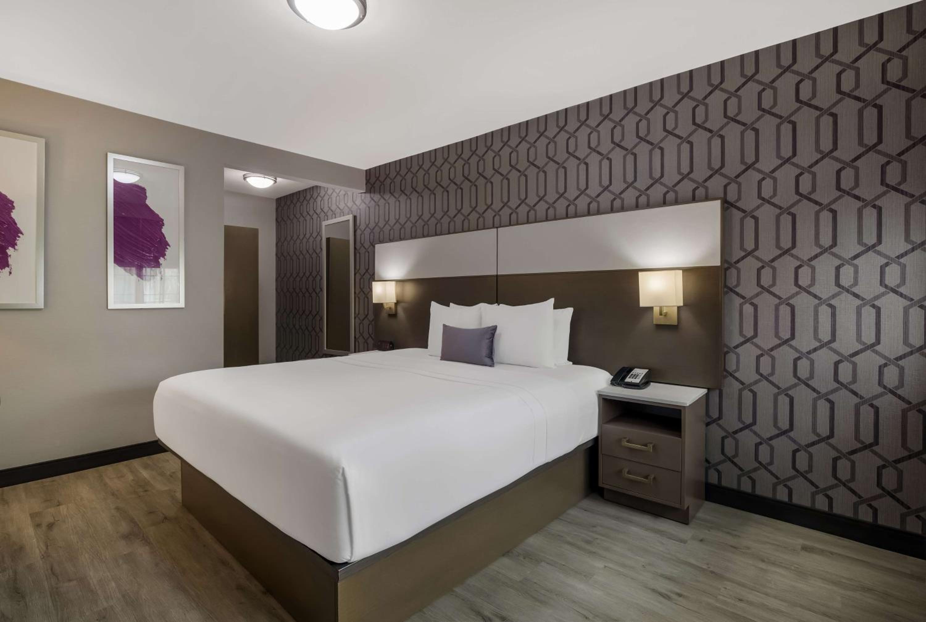 Sunset West Hotel, SureStay Collection By Best Western