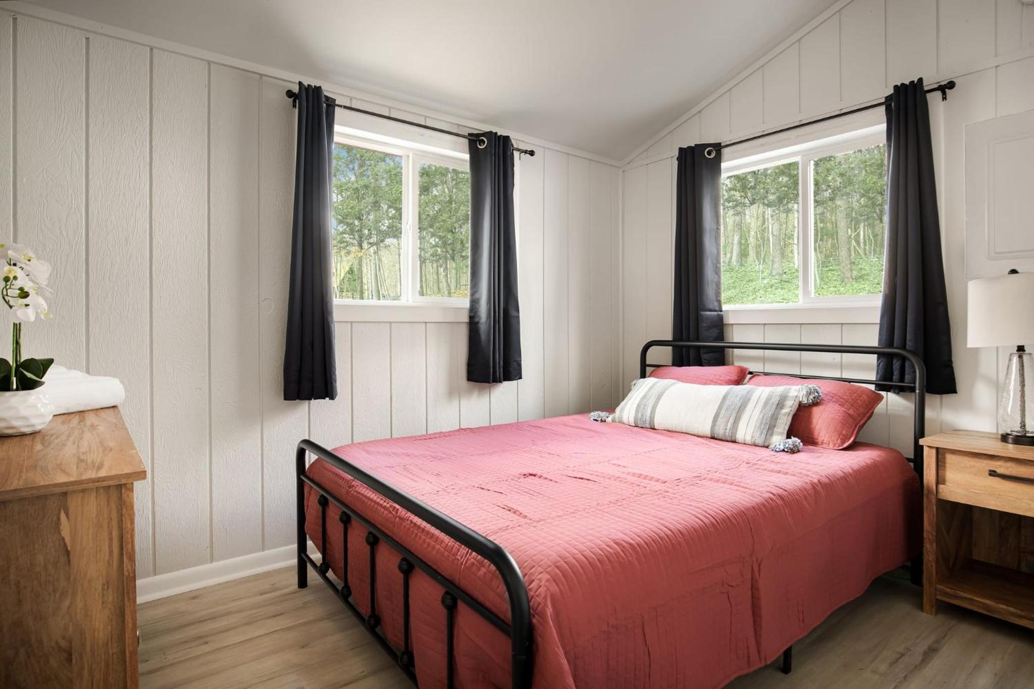 Modern Cabin w Hot Tub, Wifi & Huge Deck! view 4