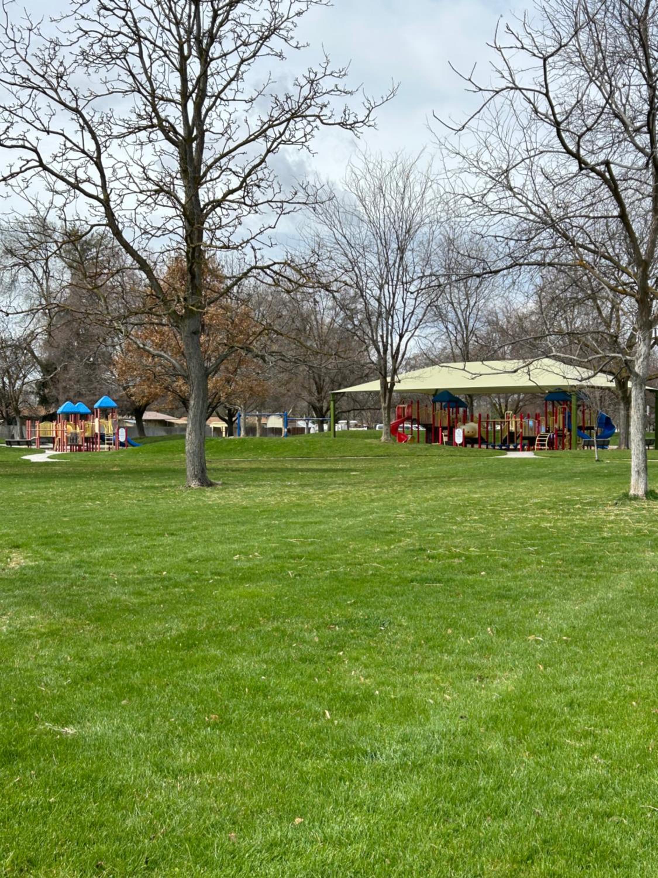 Hotel Sunset Home perfect for extended stays with fully fenced in yard, designated office, two living rooms, located across from Boise Foothills and close to Bog - Image 1