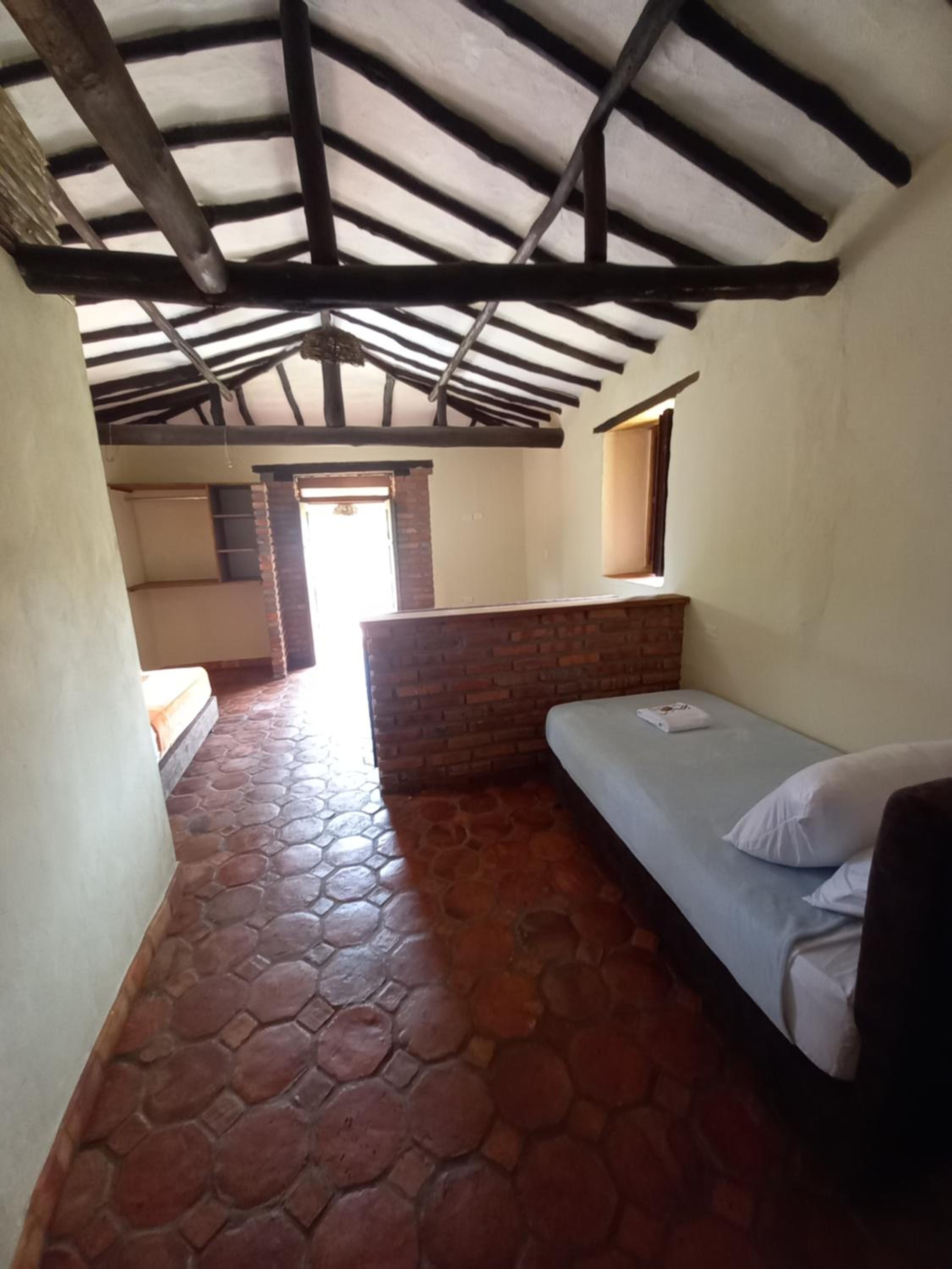 Hostal Baraloma Cerca Al Parque, Con Parqueadero Privado