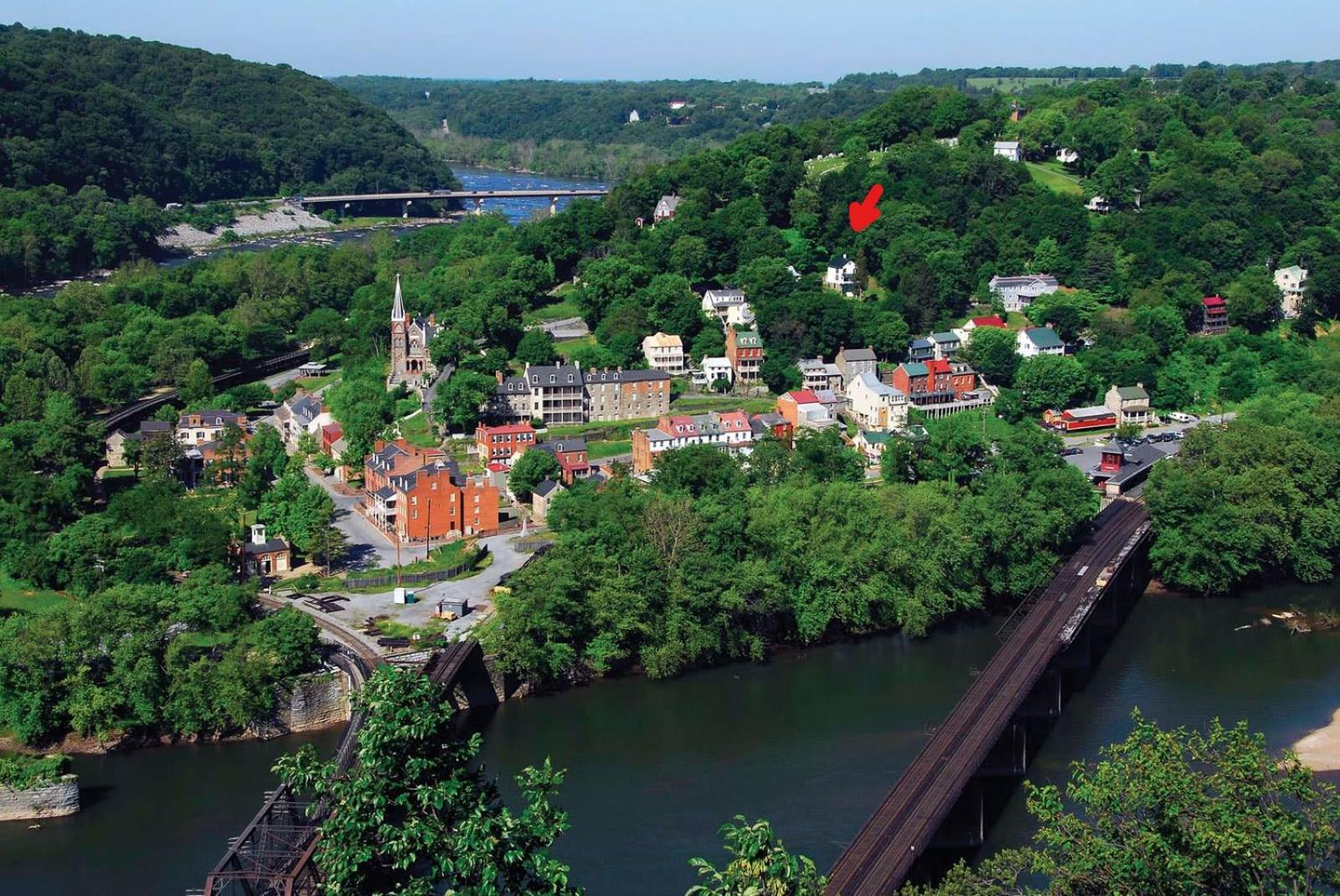 Enchanting Cottage, walk to Downtown Harpers Ferry view 3