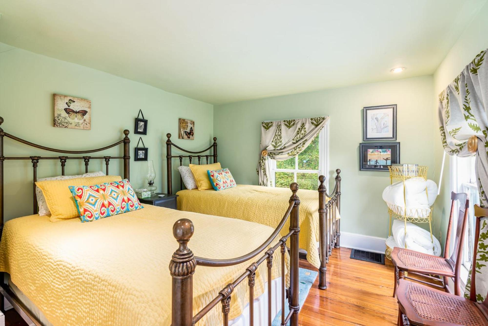 Enchanting Cottage, walk to Downtown Harpers Ferry view 2