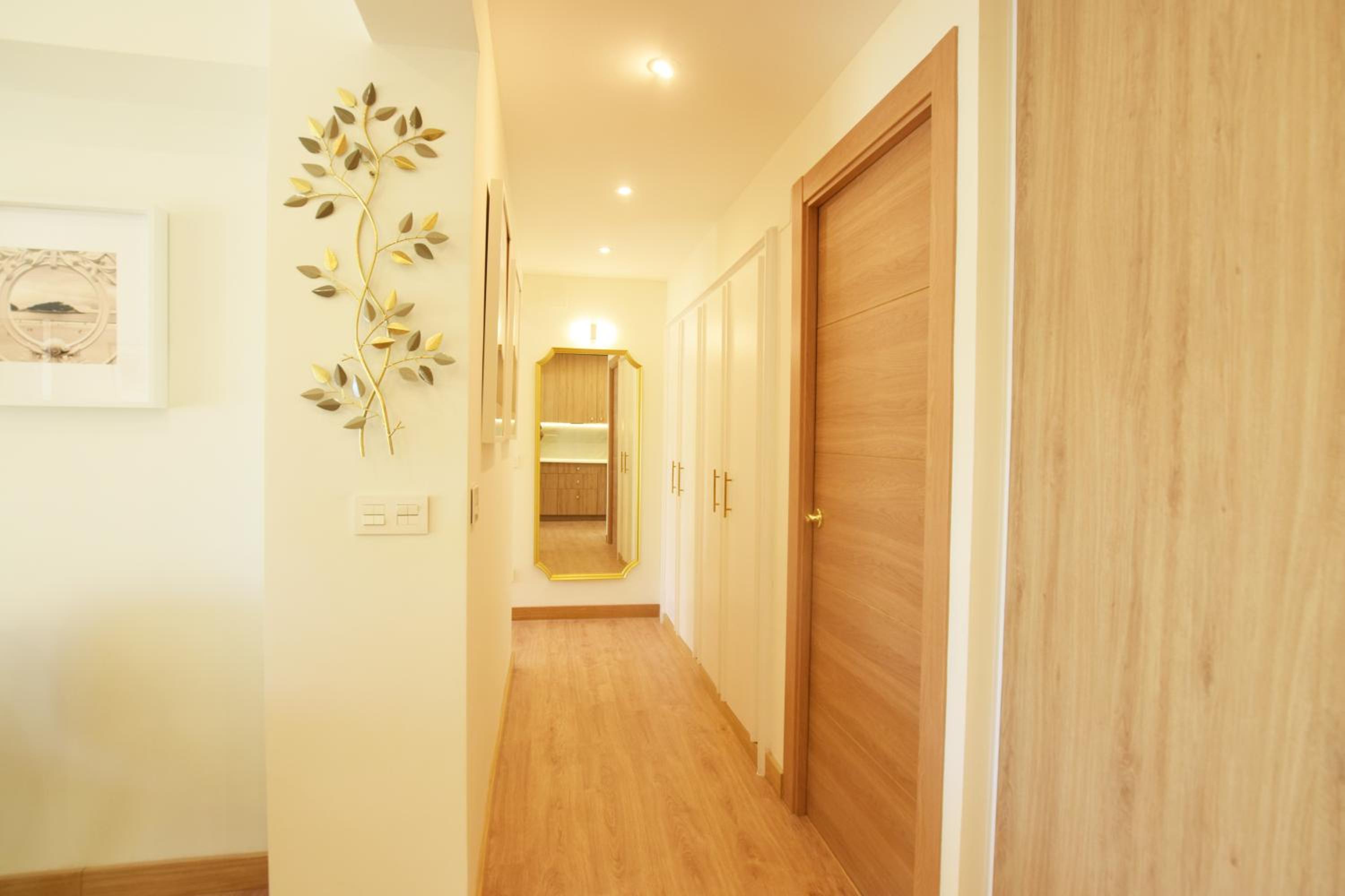 Paradise Luxurious apartment, 3 double rooms for 6 guests, 4 beds, terrace, jacuzzi, free parking, new