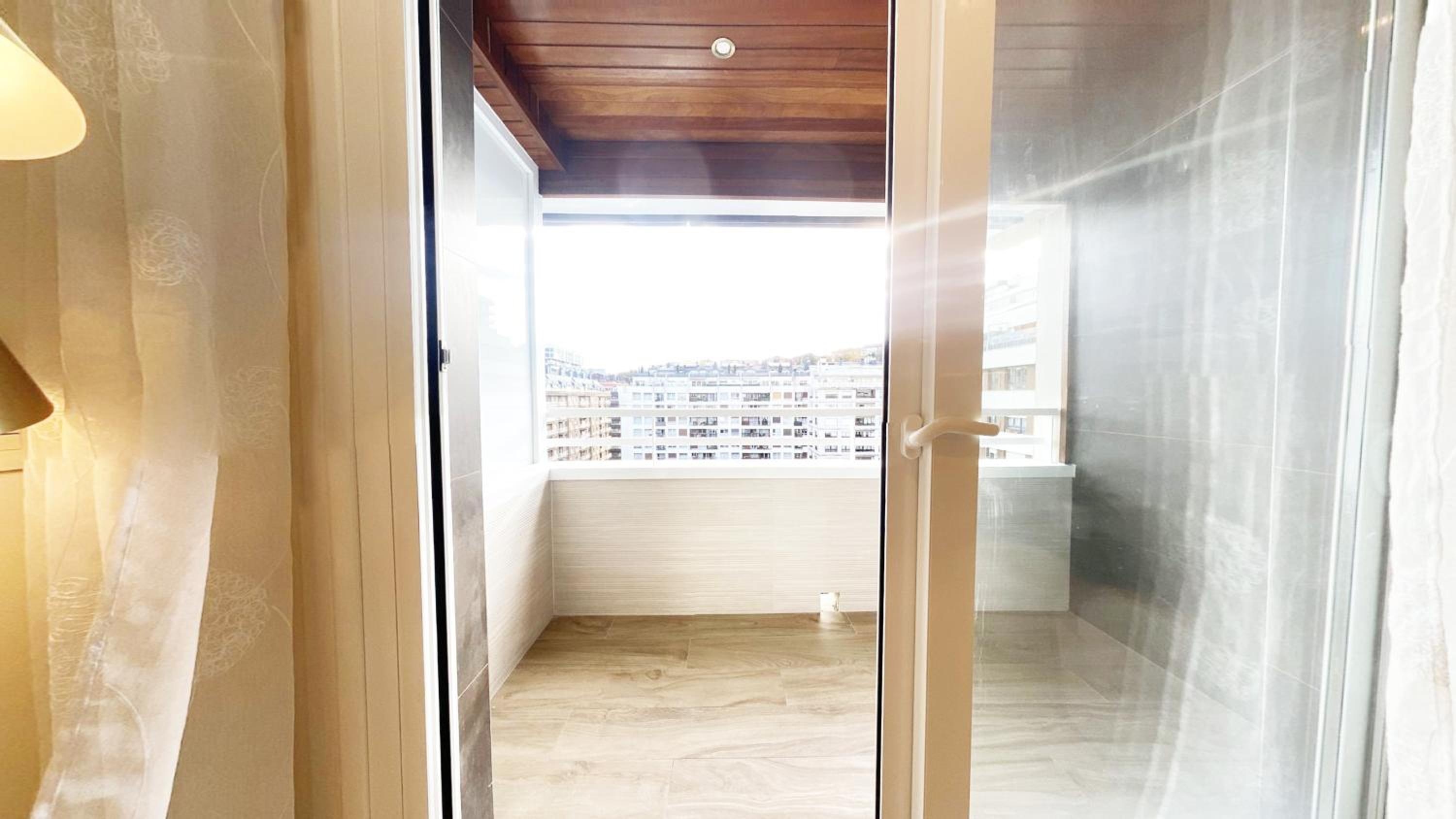 Paradise Luxurious apartment, 3 double rooms for 6 guests, 4 beds, terrace, jacuzzi, free parking, new