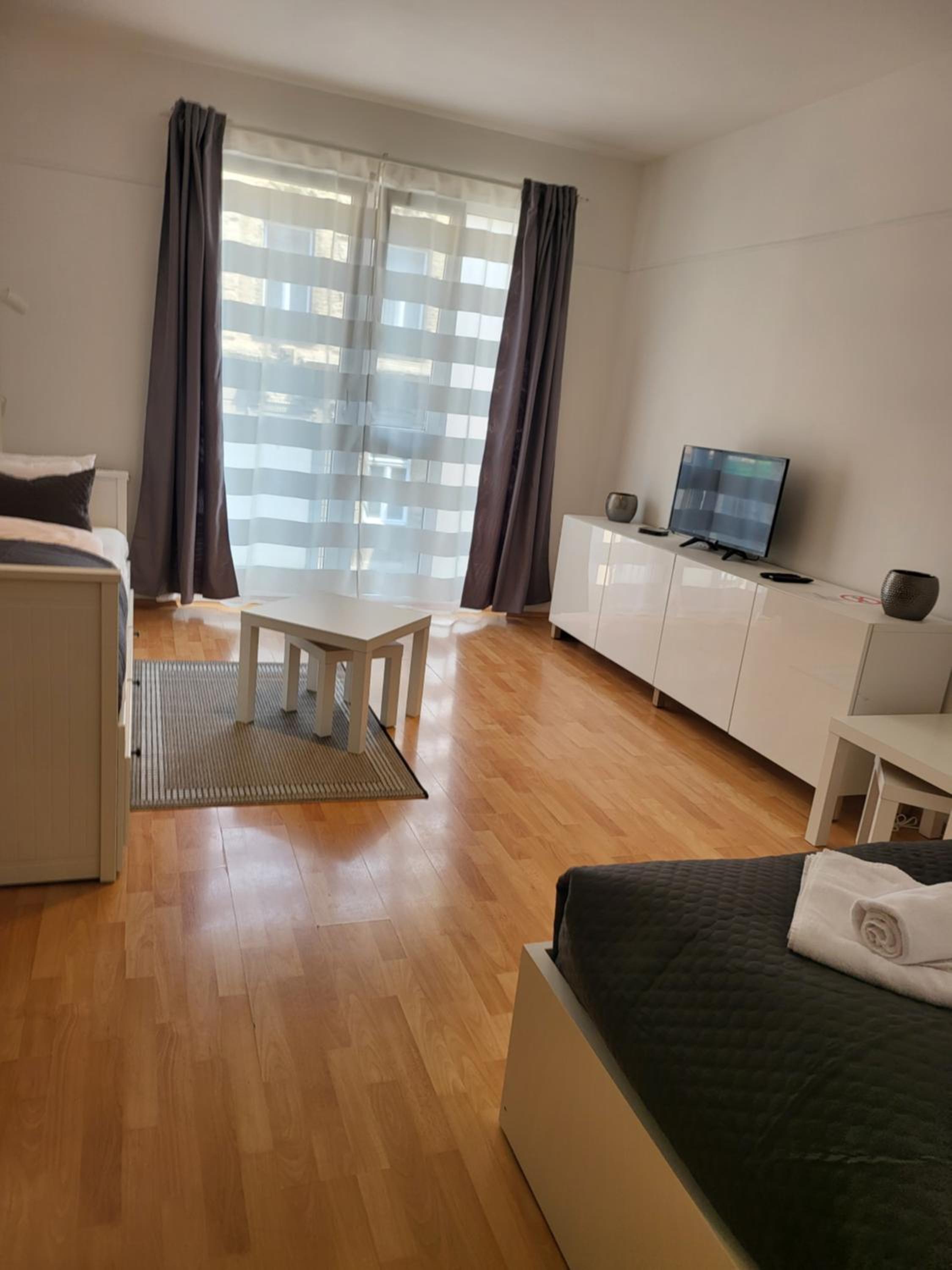 HI Downtown Apartment A513 view 3