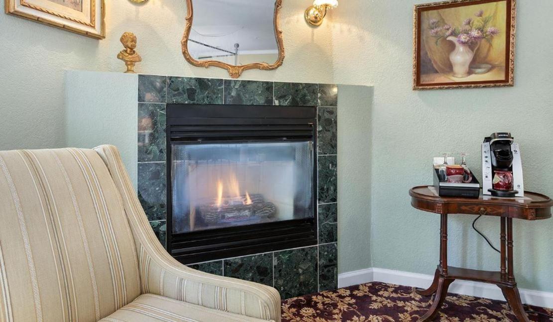 Maui Vacations - Candlelight Inn Napa Valley - Property Image 15