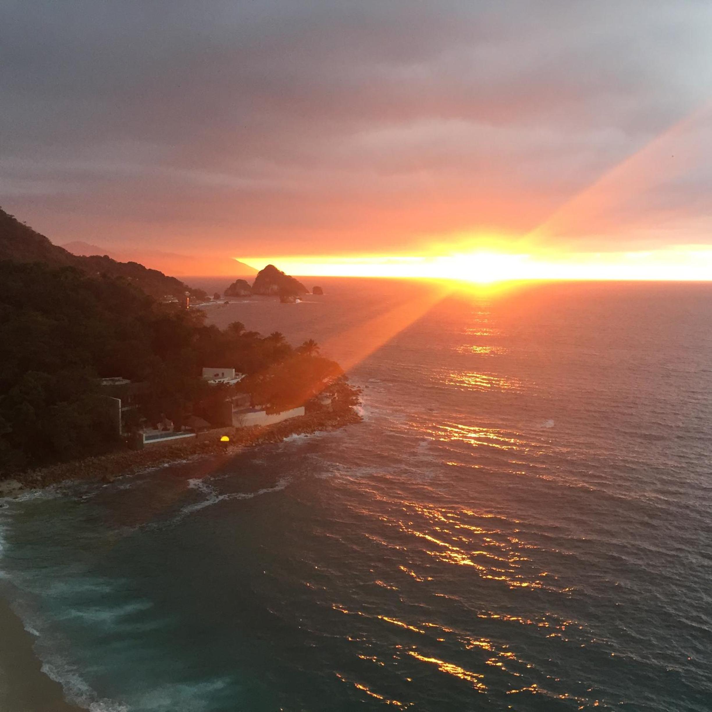 Ocean Front Penthouse Renovated, Sleeps 8, Casa Agua, Girasol view 2
