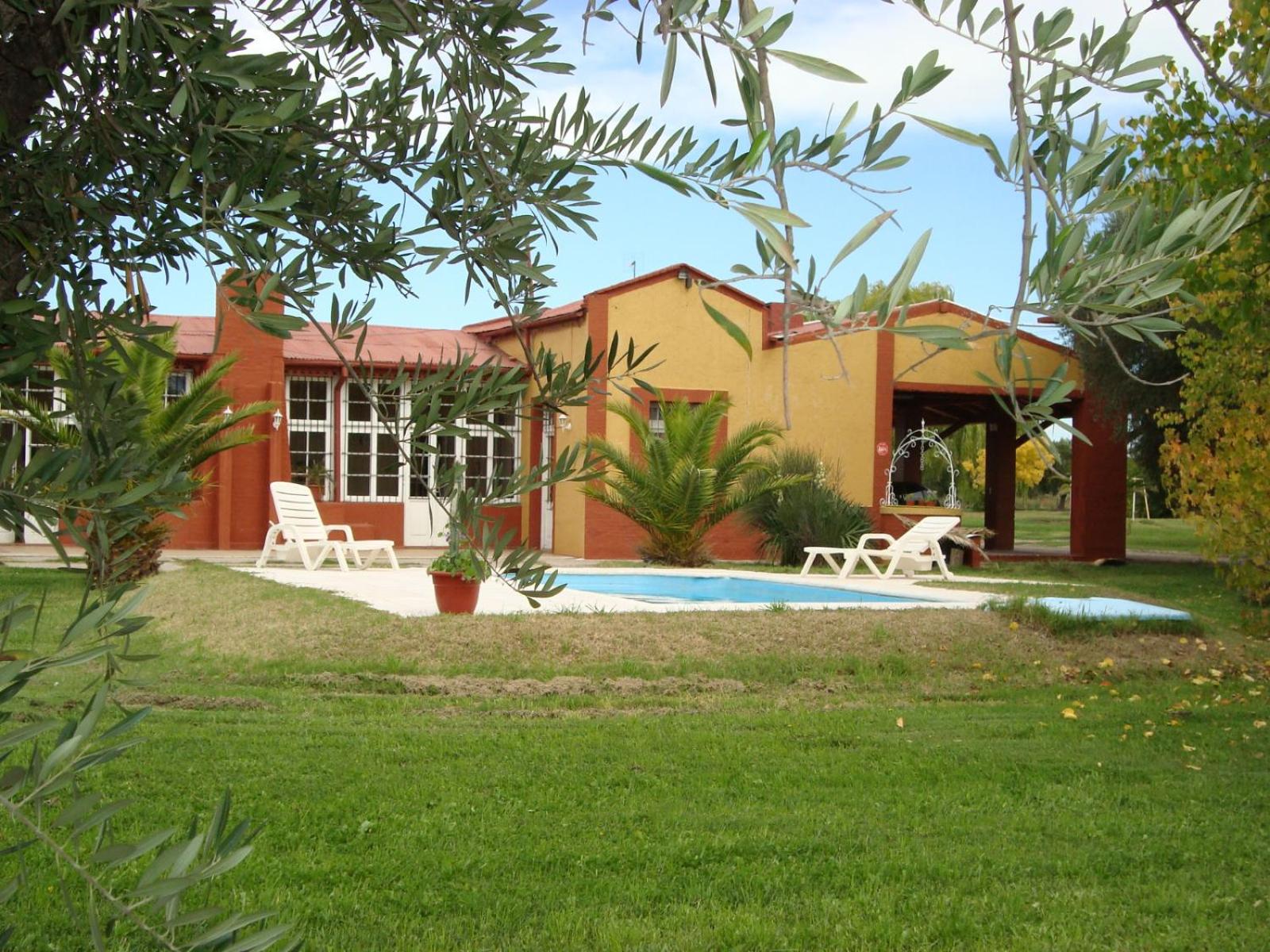 BOSQUE ENCANTADO EN SAN RAFAEL MENDOZA Cabañas hasta 5 personas