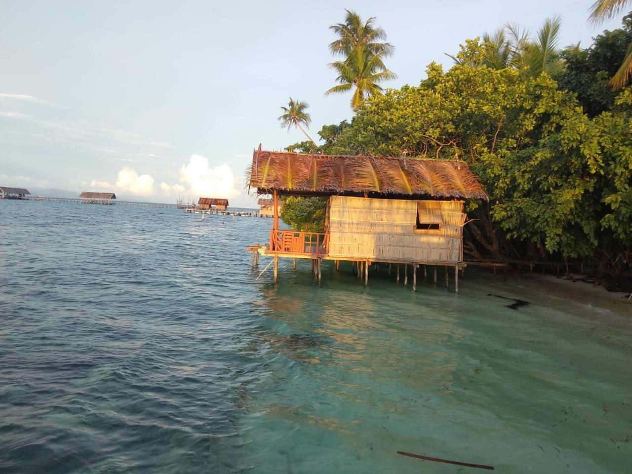Daroyen Village