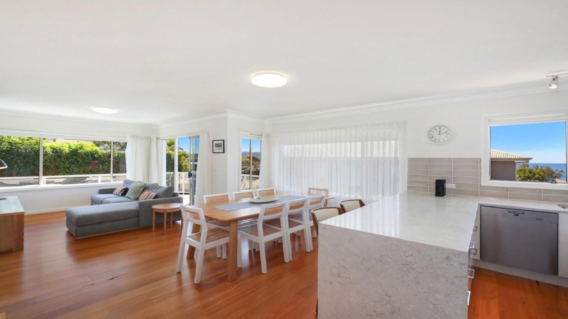 Moon Glow Views, Short Walk To Beach Accom Holidays