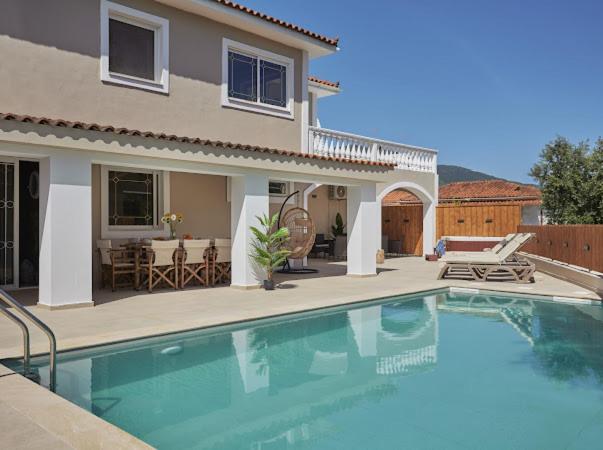 Galadriel Villa with Private Pool & Jacuzzi photo 4