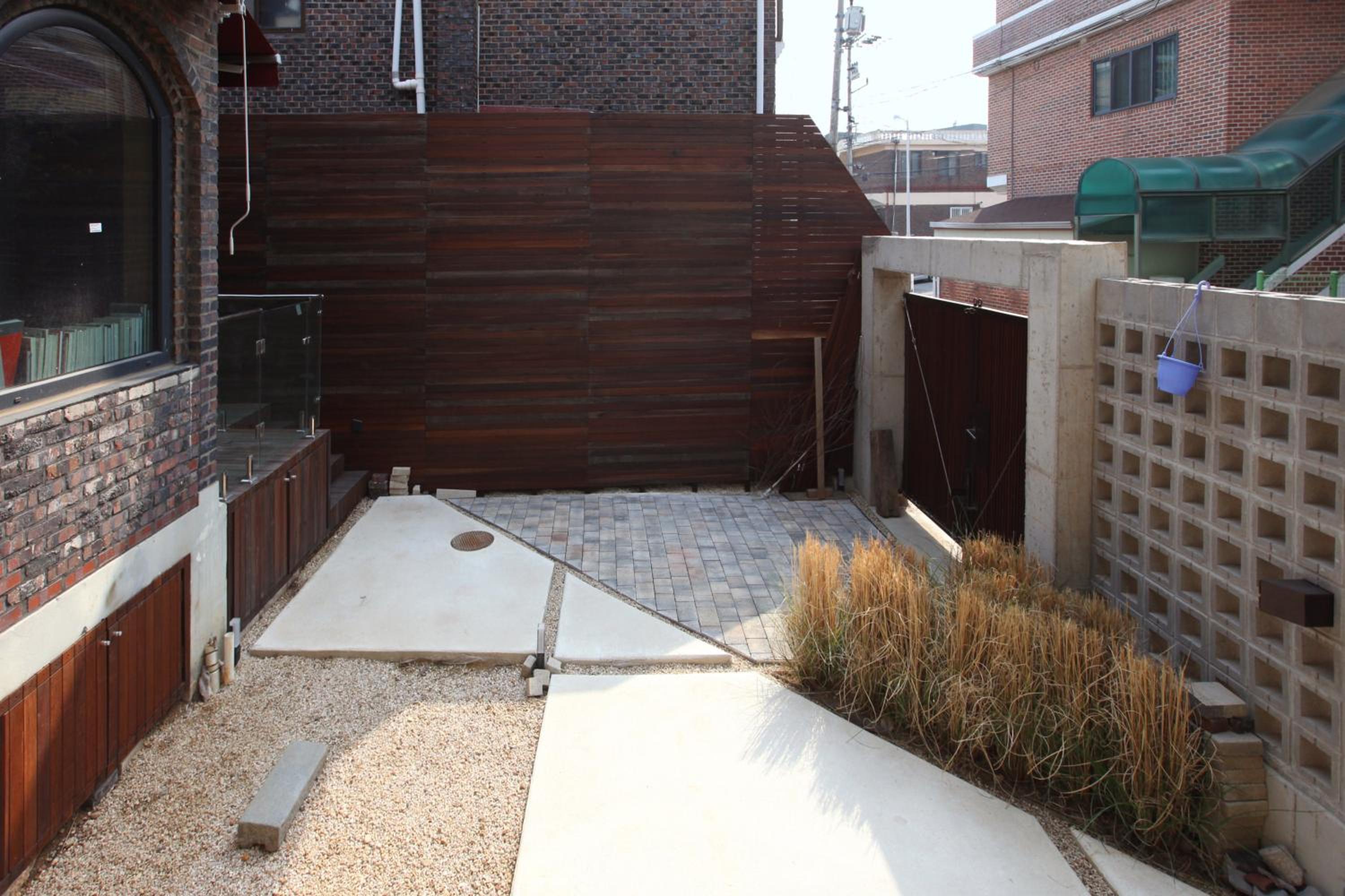 Entire apartment or single rooms in Homegarden Park near Camp Humprehys view 4