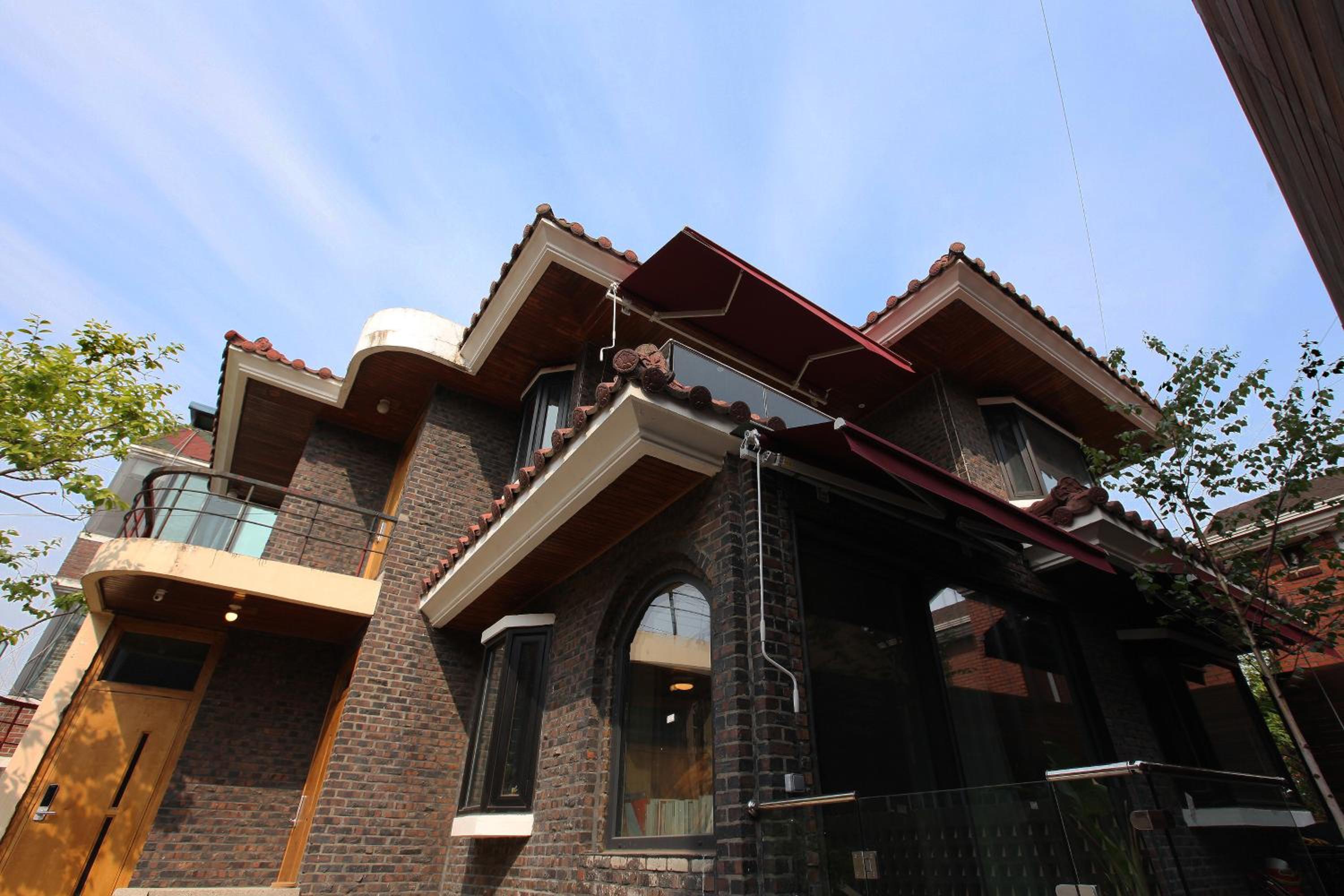 Entire apartment or single rooms in Homegarden Park near Camp Humprehys view 5